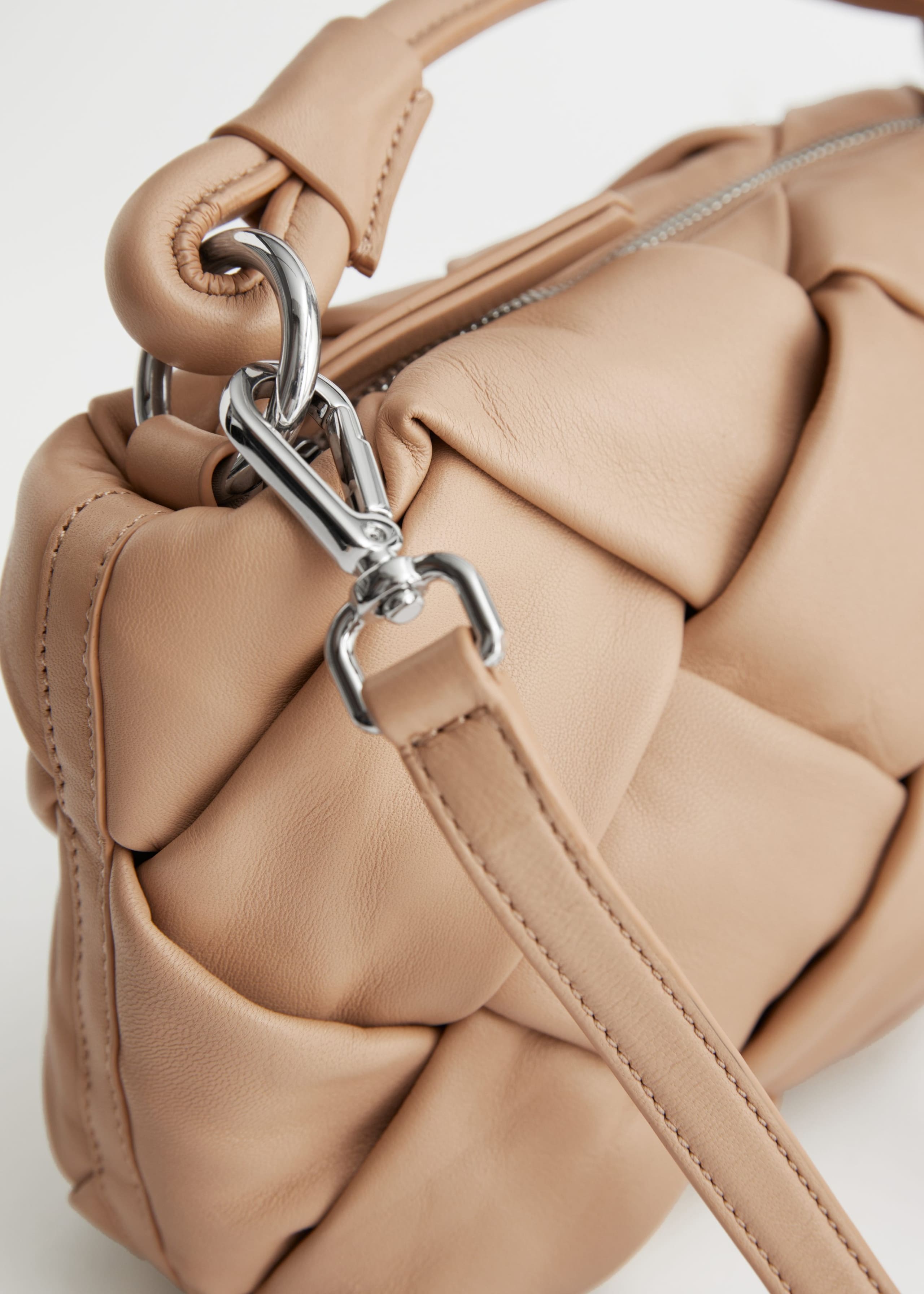 BraidedLeatherCrossbodyBag - {{variantName}} - Descrizione dettagliata