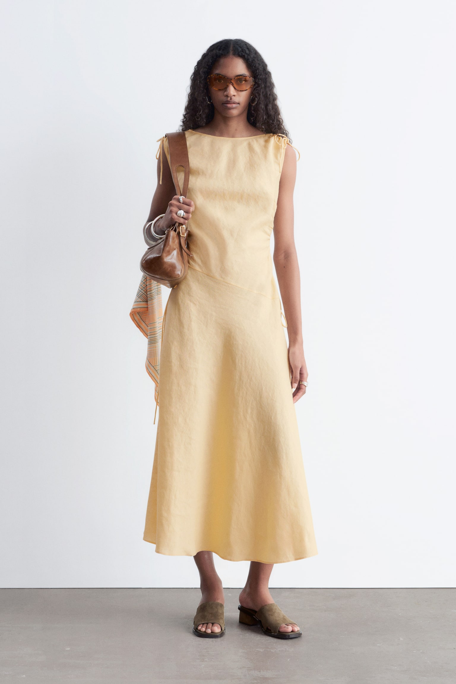 Ausgestelltes Midikleid aus Leinen - 3