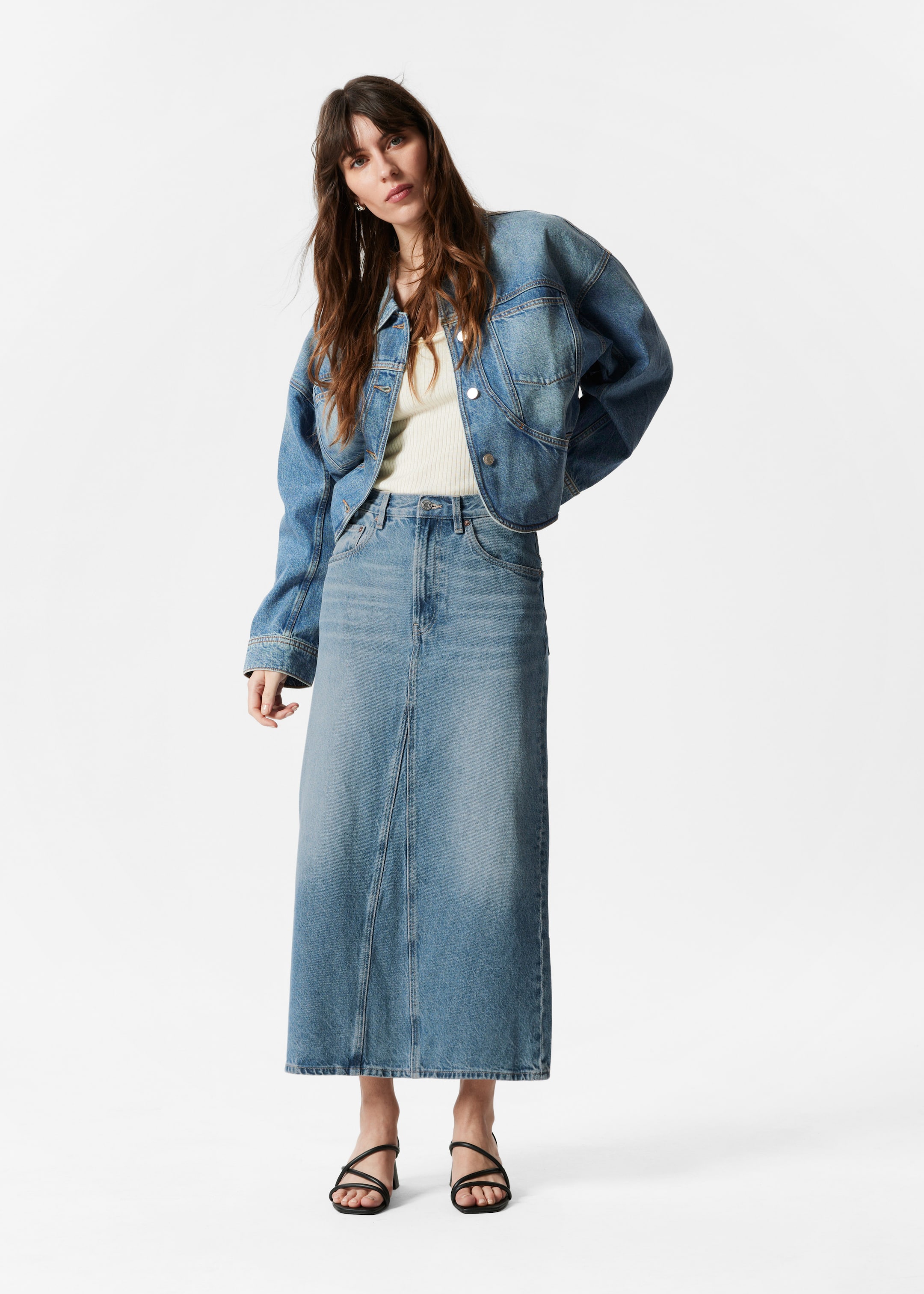 Visa större bild: Midikjol i denim - Mellanblå - DAM | H&M SE 1
