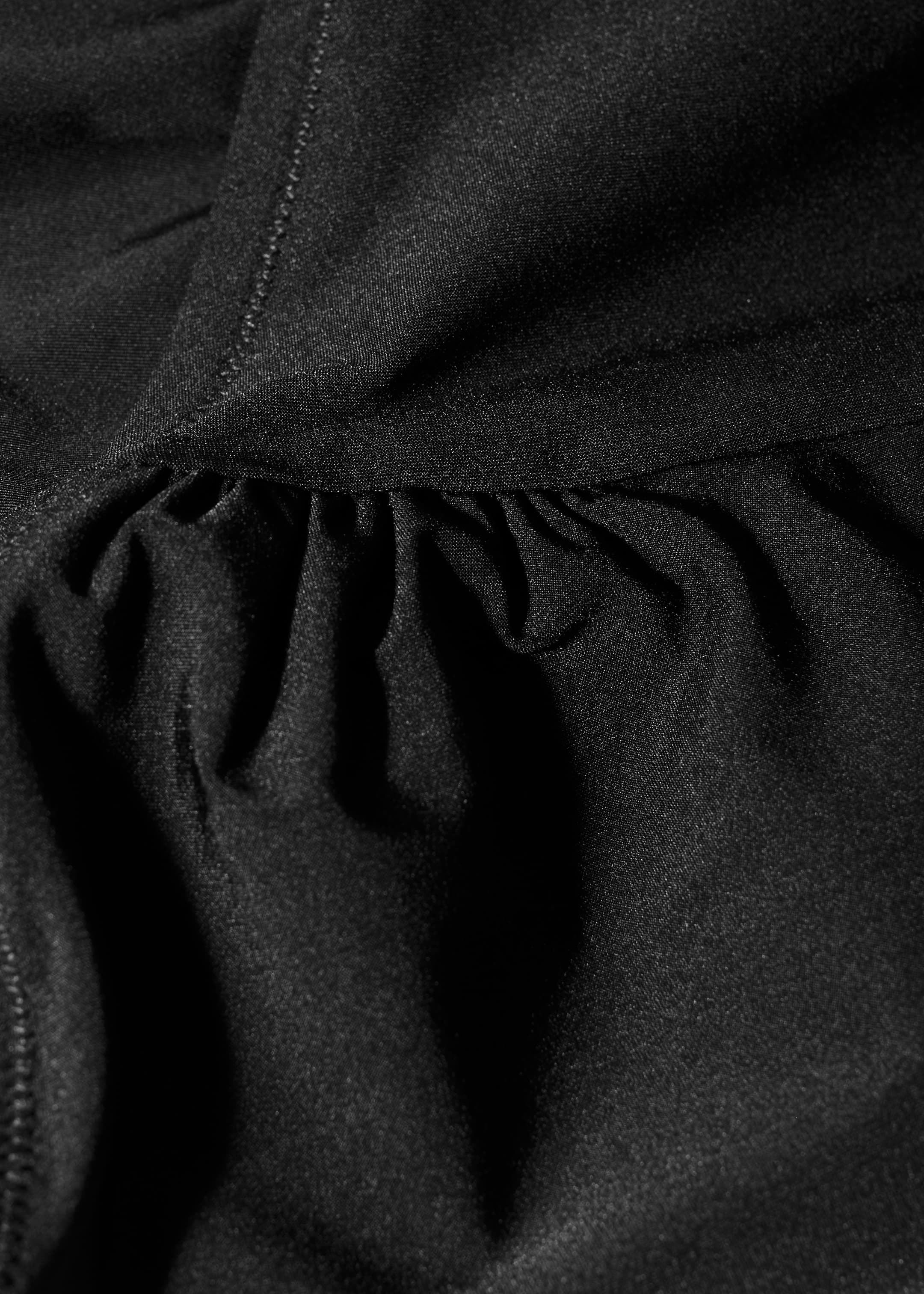 Se større billede: Badedragt med asymmetrisk halterneck - Sort - DAME | H&M DK 5