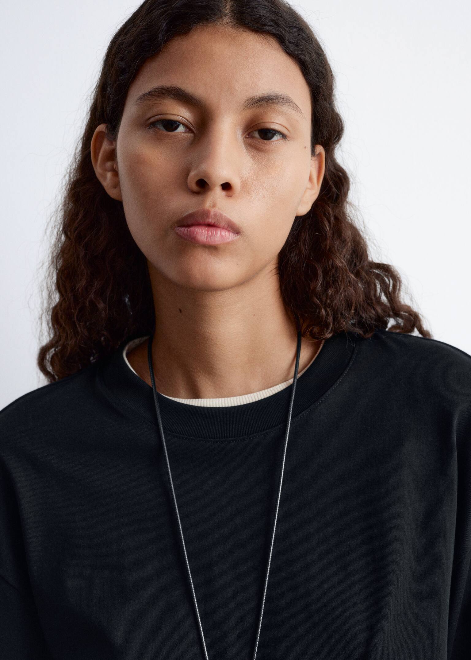 Voľné tričko - Čierna/White - 9