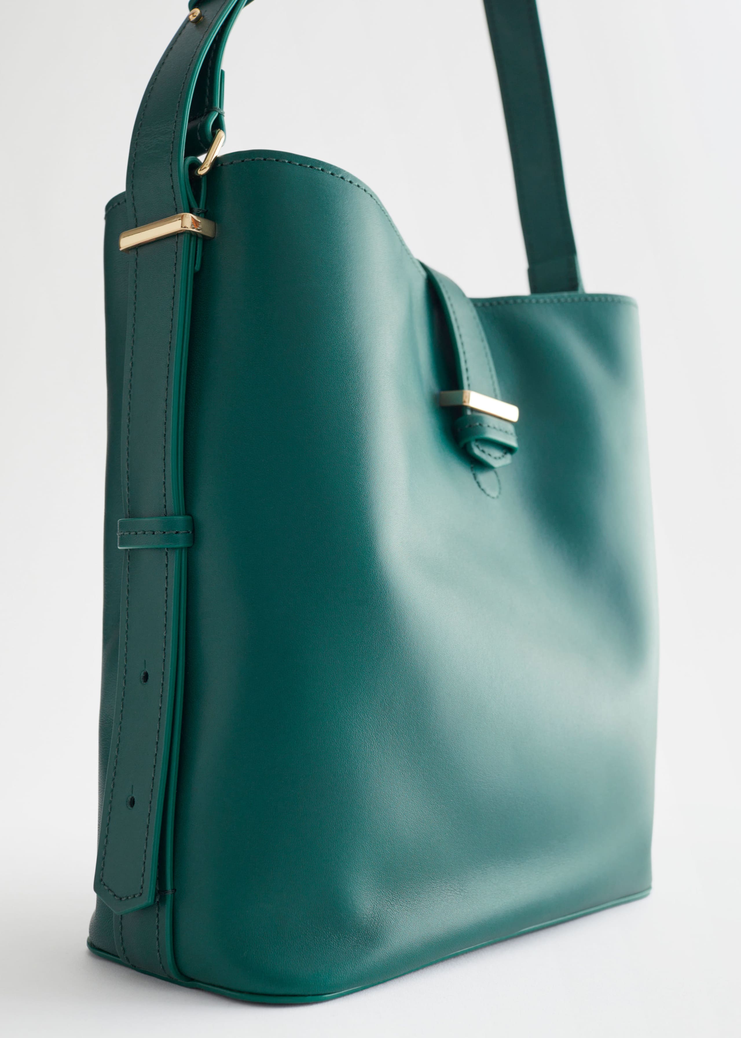 LargeLeatherShoulderBag - {{variantName}} - Descrizione dettagliata