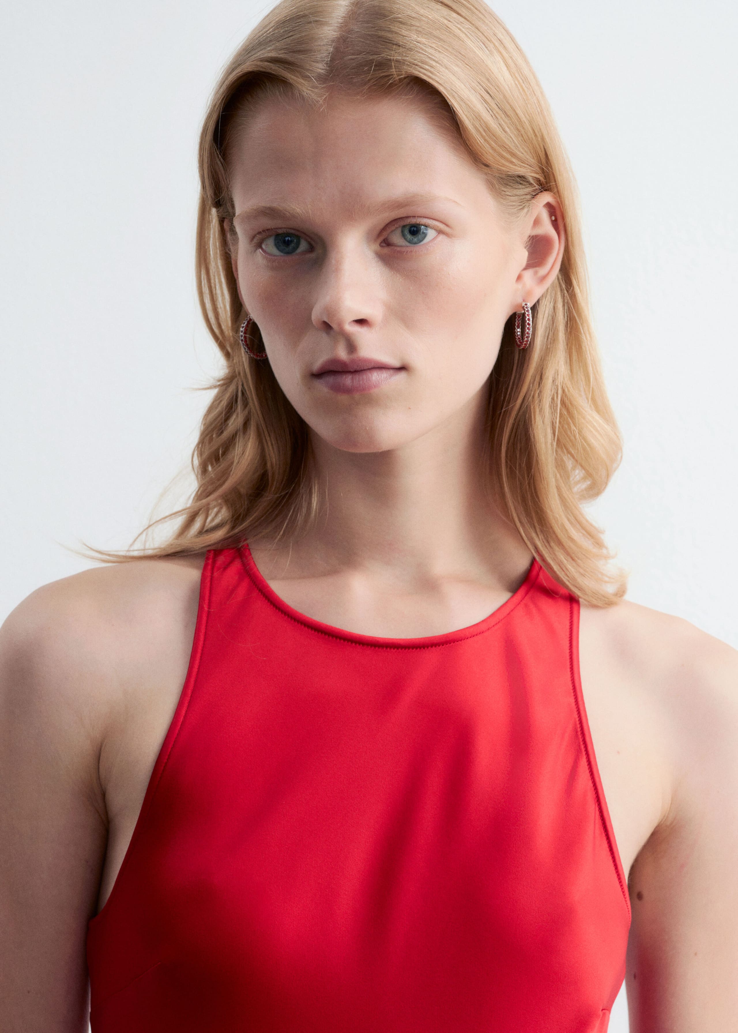 Robe midi en satin sans manches - Rouge - Lookbook