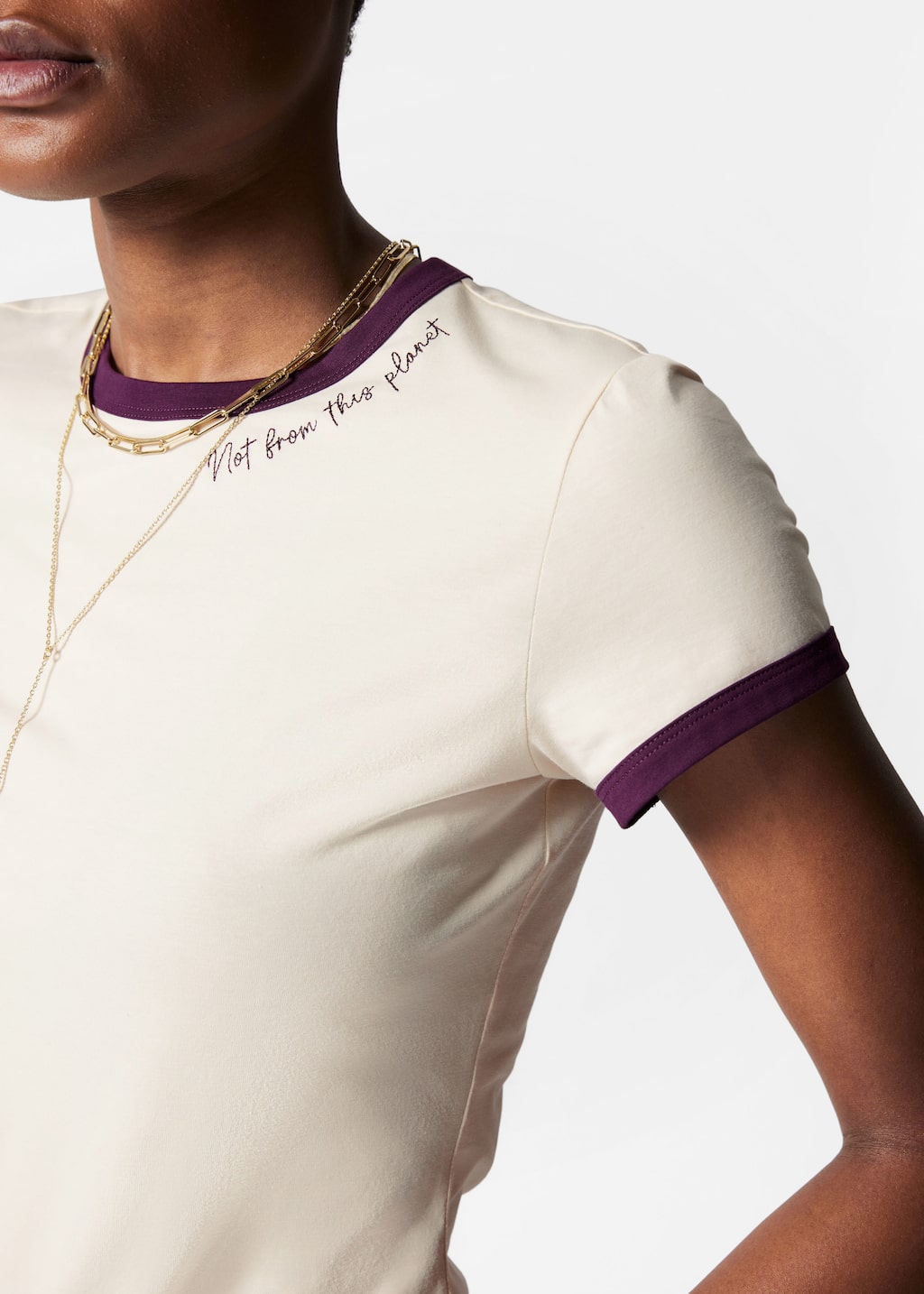 Camiseta bordada - Crema/Morado - Lookbook