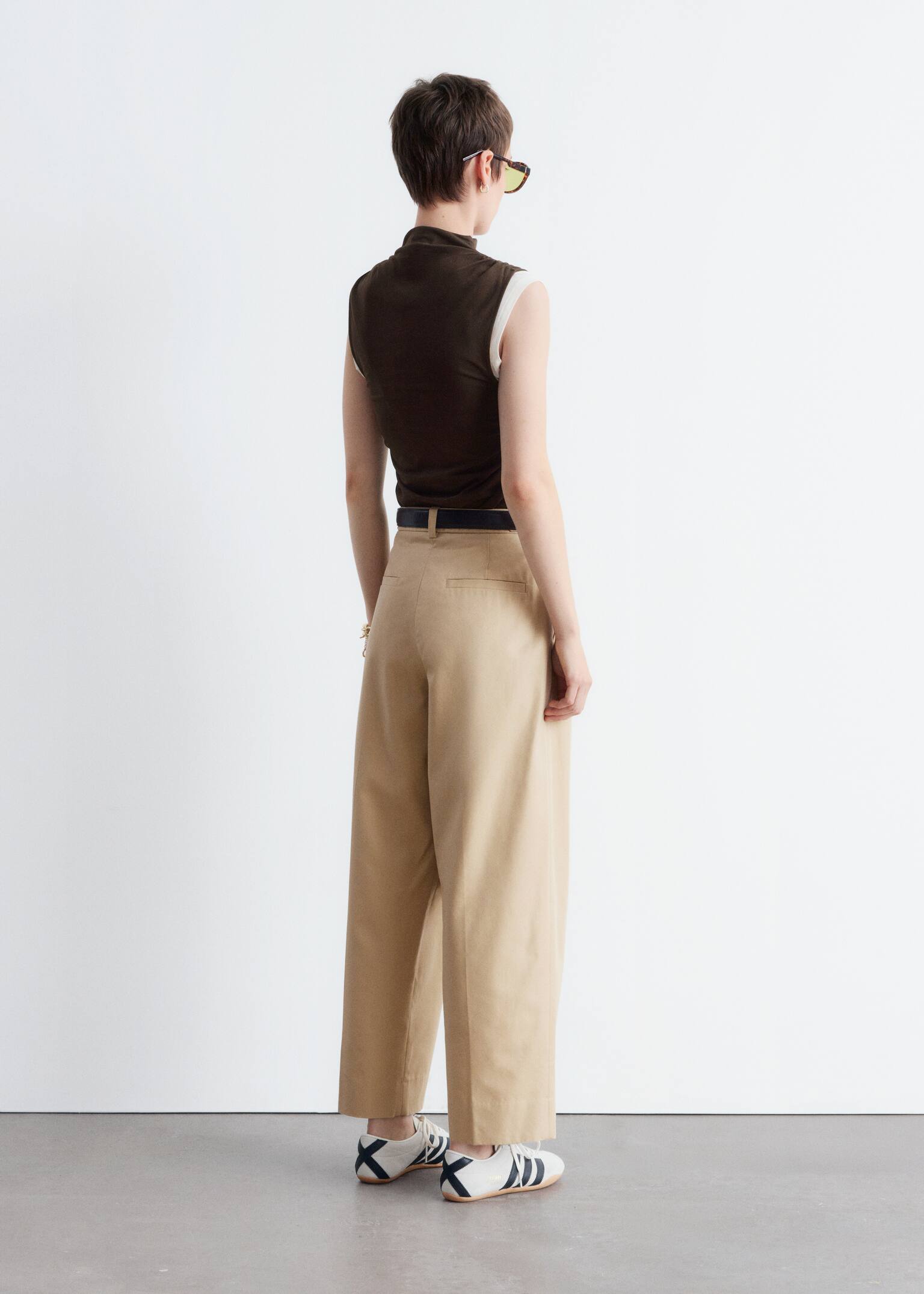 Suorat housut kapenevalla lahkeella - Beige/Musta - 3