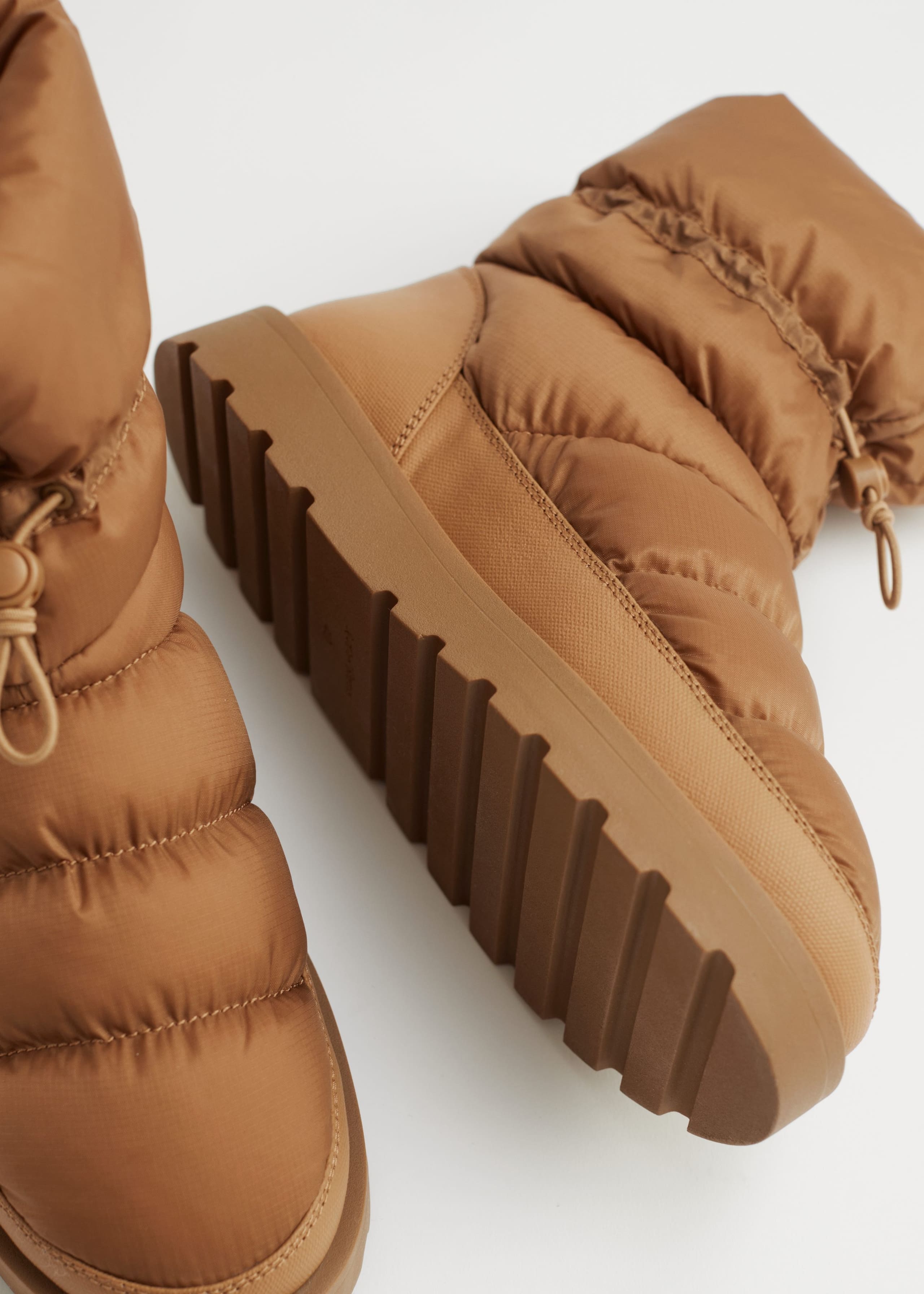 Padded Winter Boots - {{variantName}} - Descriptive Detail