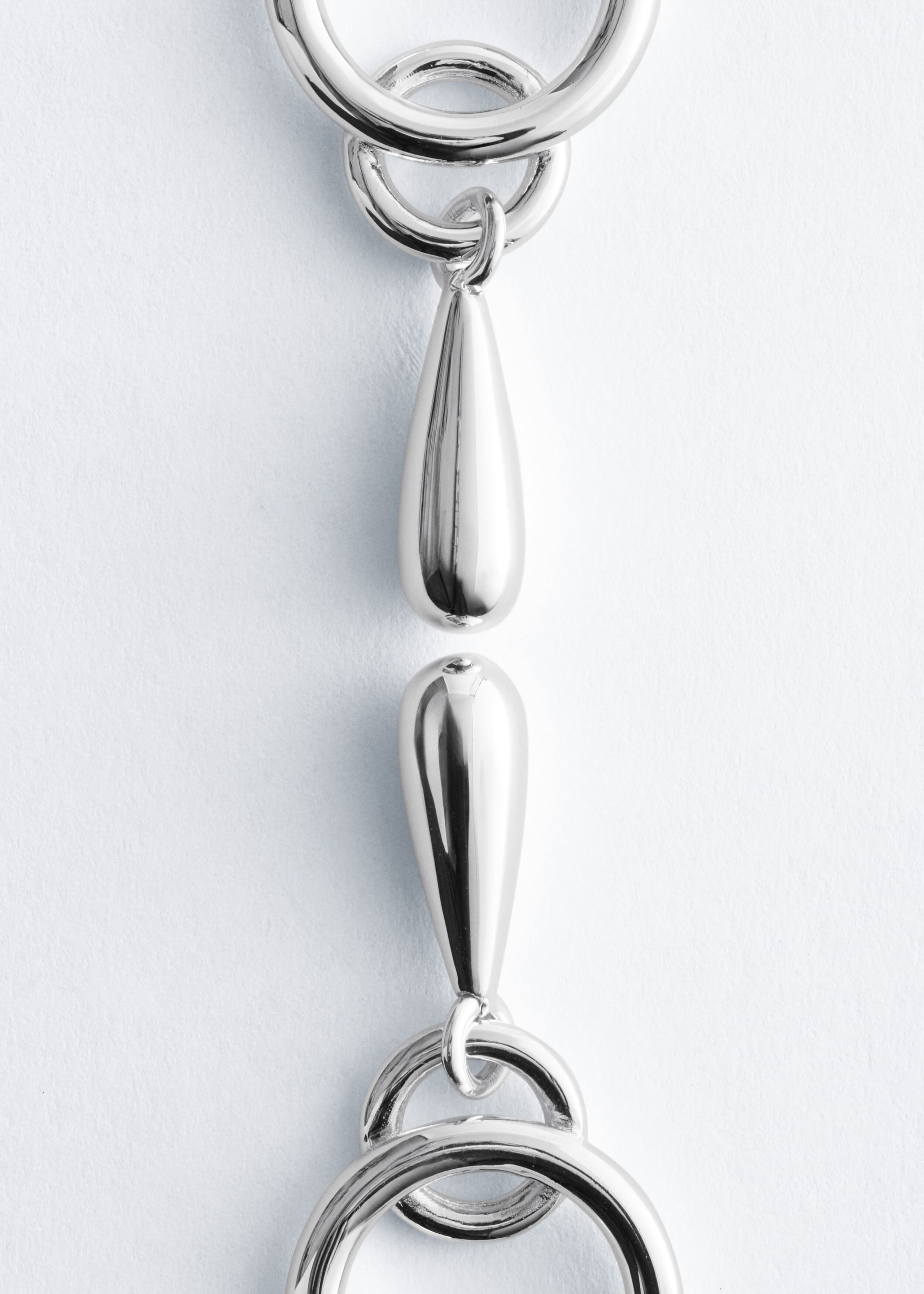 Drop Pendant Hoop Earrings - {{variantName}} - Beschreibendes Detail