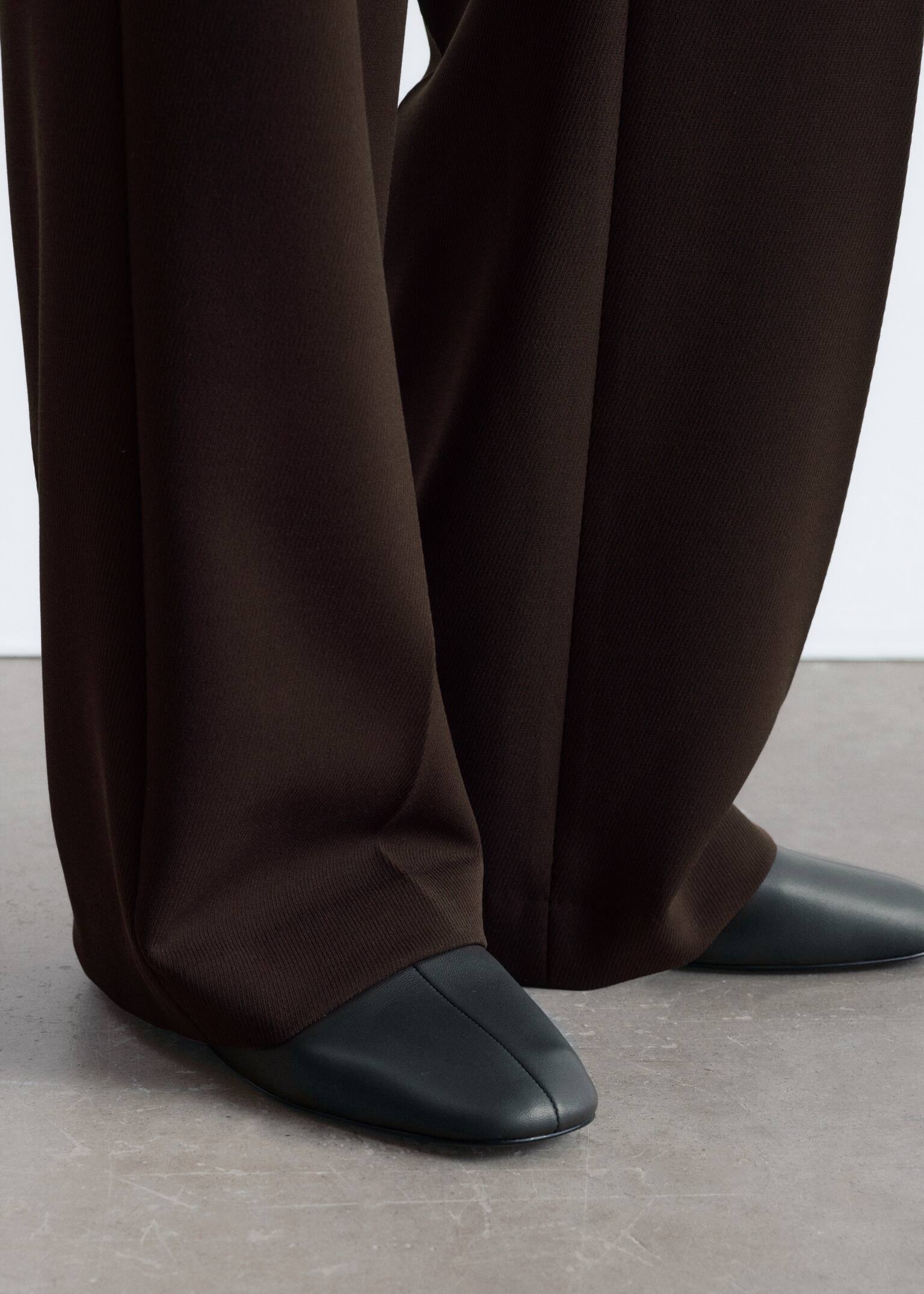 Wide Press-Crease Trousers - Tummanruskea/Musta/Tummanpunainen/Tummansininen/Kerma/Khaki - 5