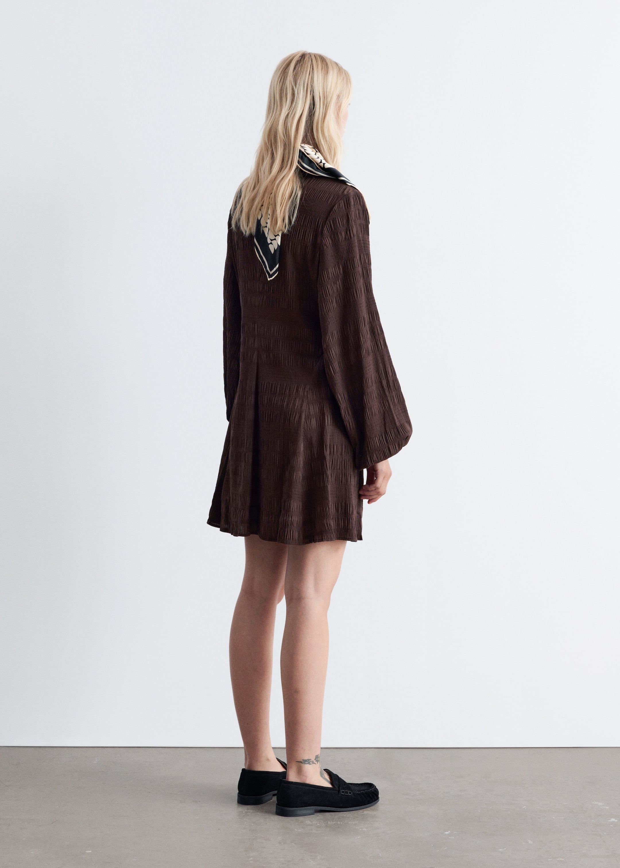 Visa större bild: Miniklänning med smock och ballongärm - Mörkbrun - DAM | H&M SE 6