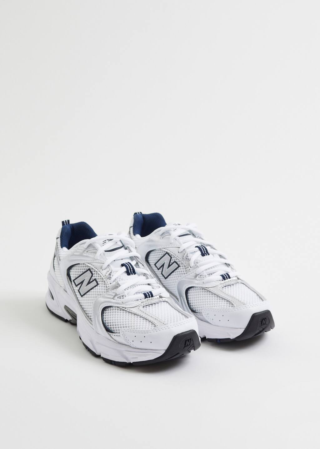 Sneakersy New Balance 530 – Szary – Martwa natura