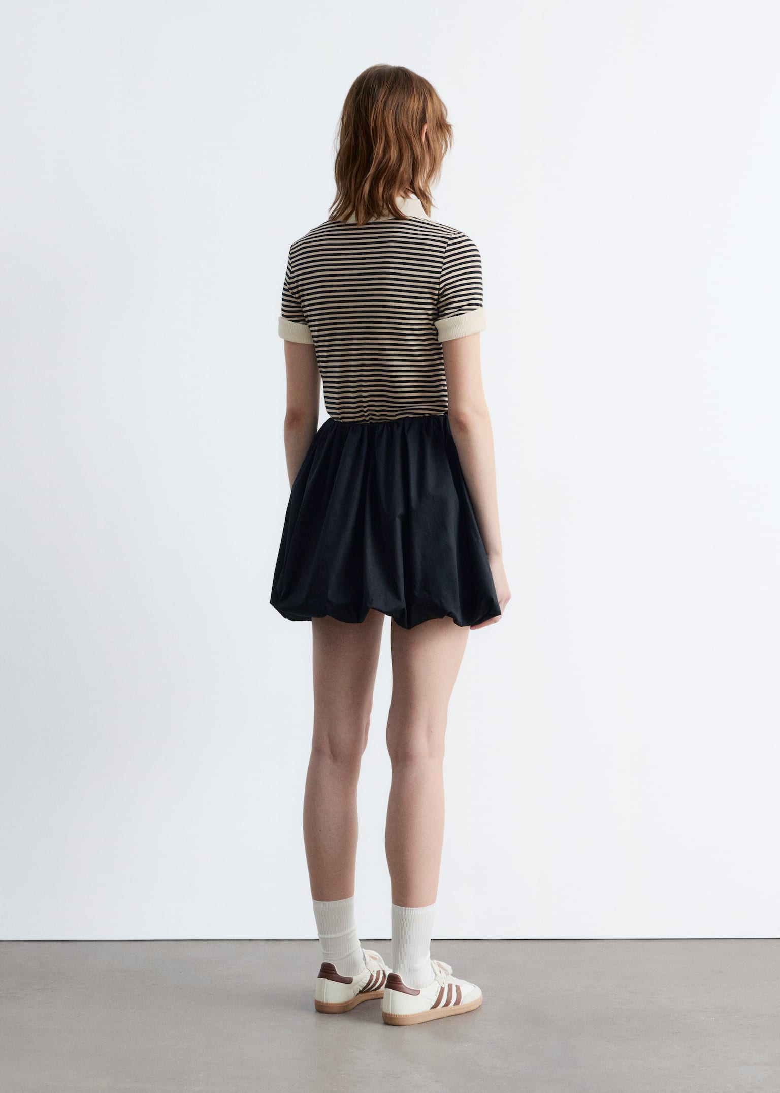 T-Shirt mit Stickerei - Beige/Schwarz/Gestreift/Schwarz - 5