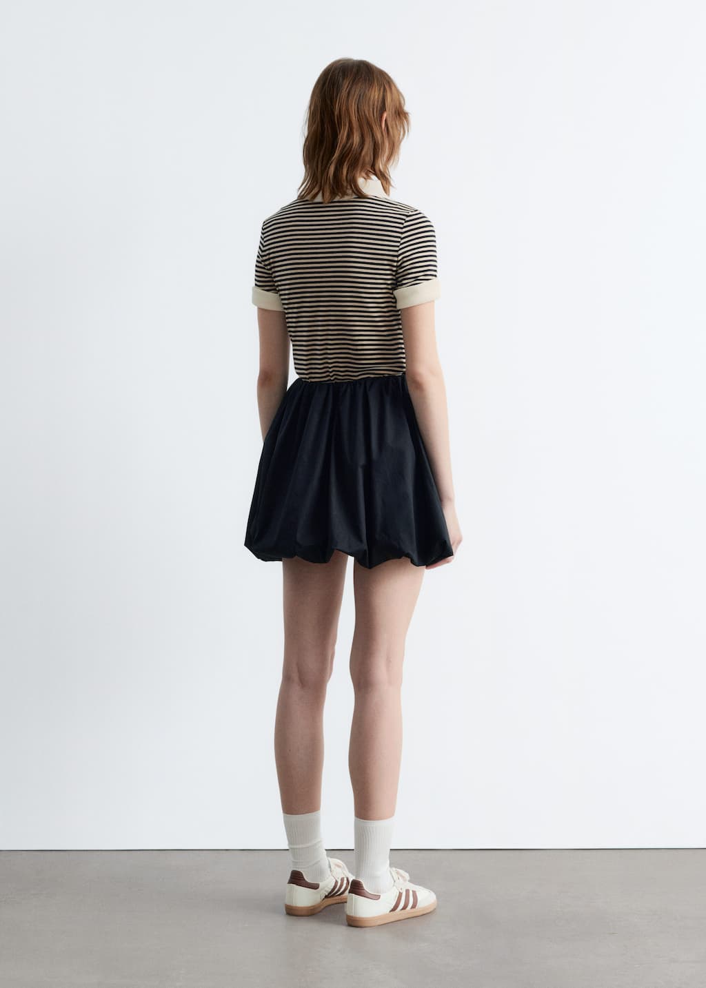 Haftowany T-shirt – Kremowy/Fioletowy – Lookbook