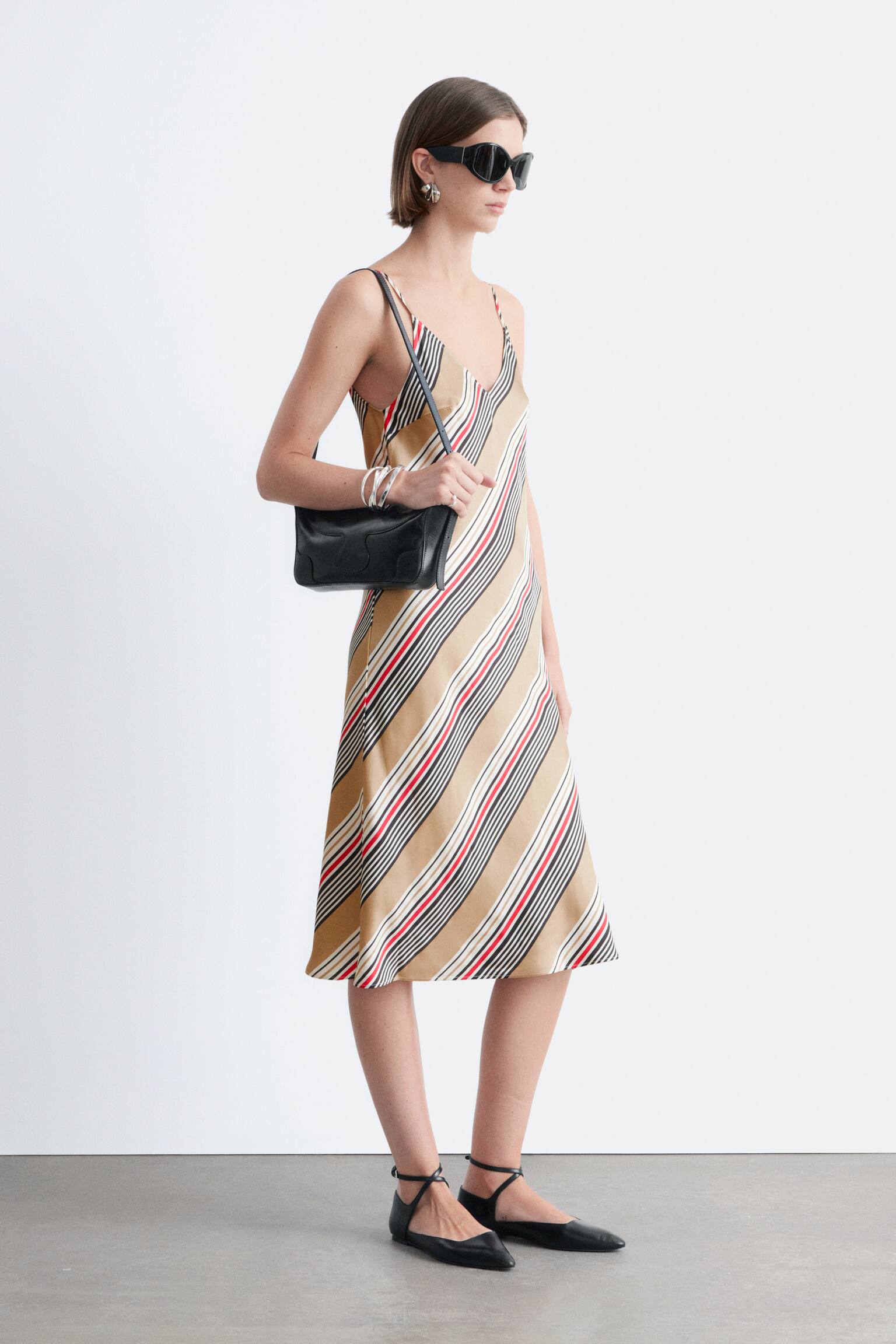 Halflange satijnen slipdress - Beige/grafische strepen - 5