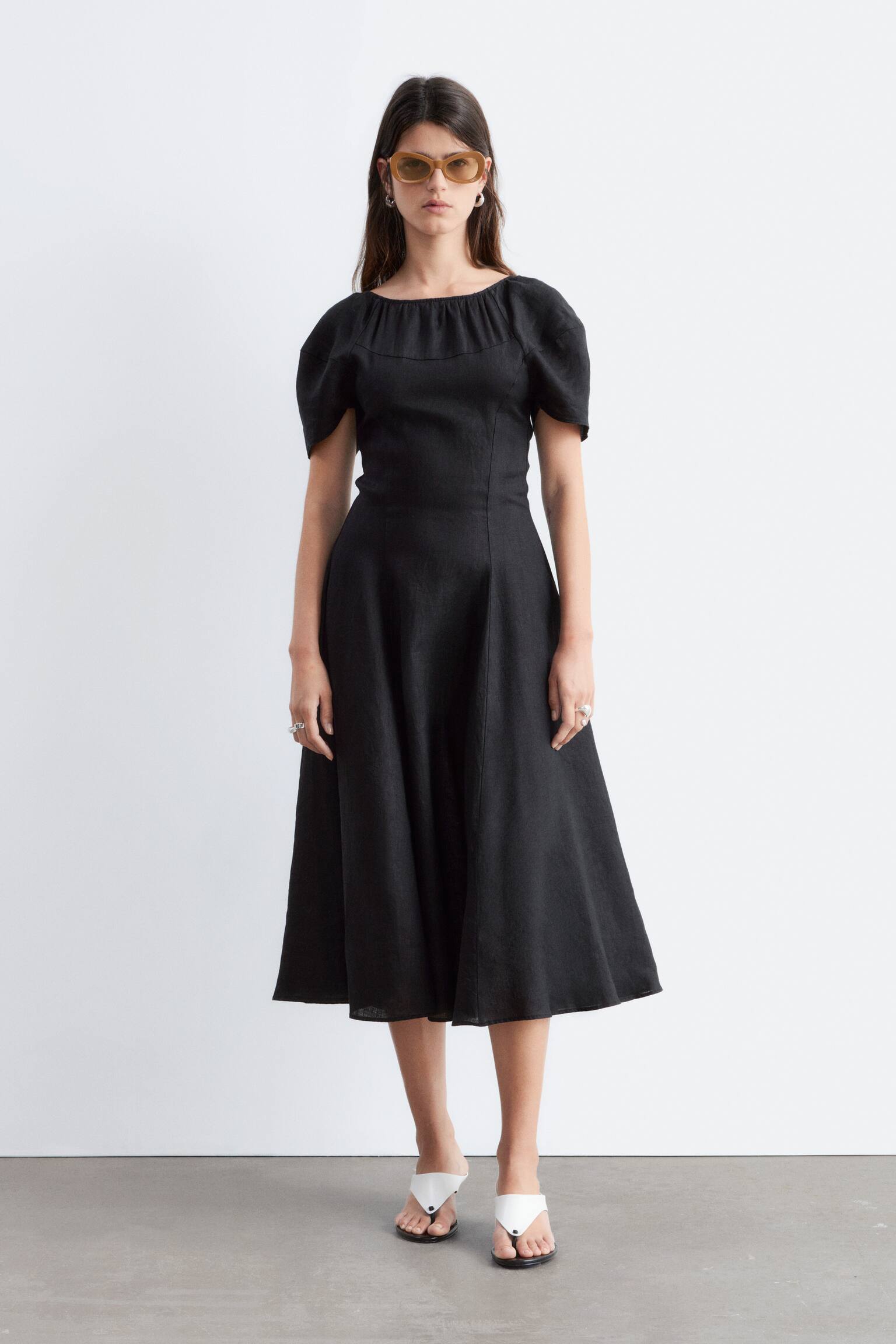 Ausgestelltes Midikleid aus Leinen - Schwarz - 3