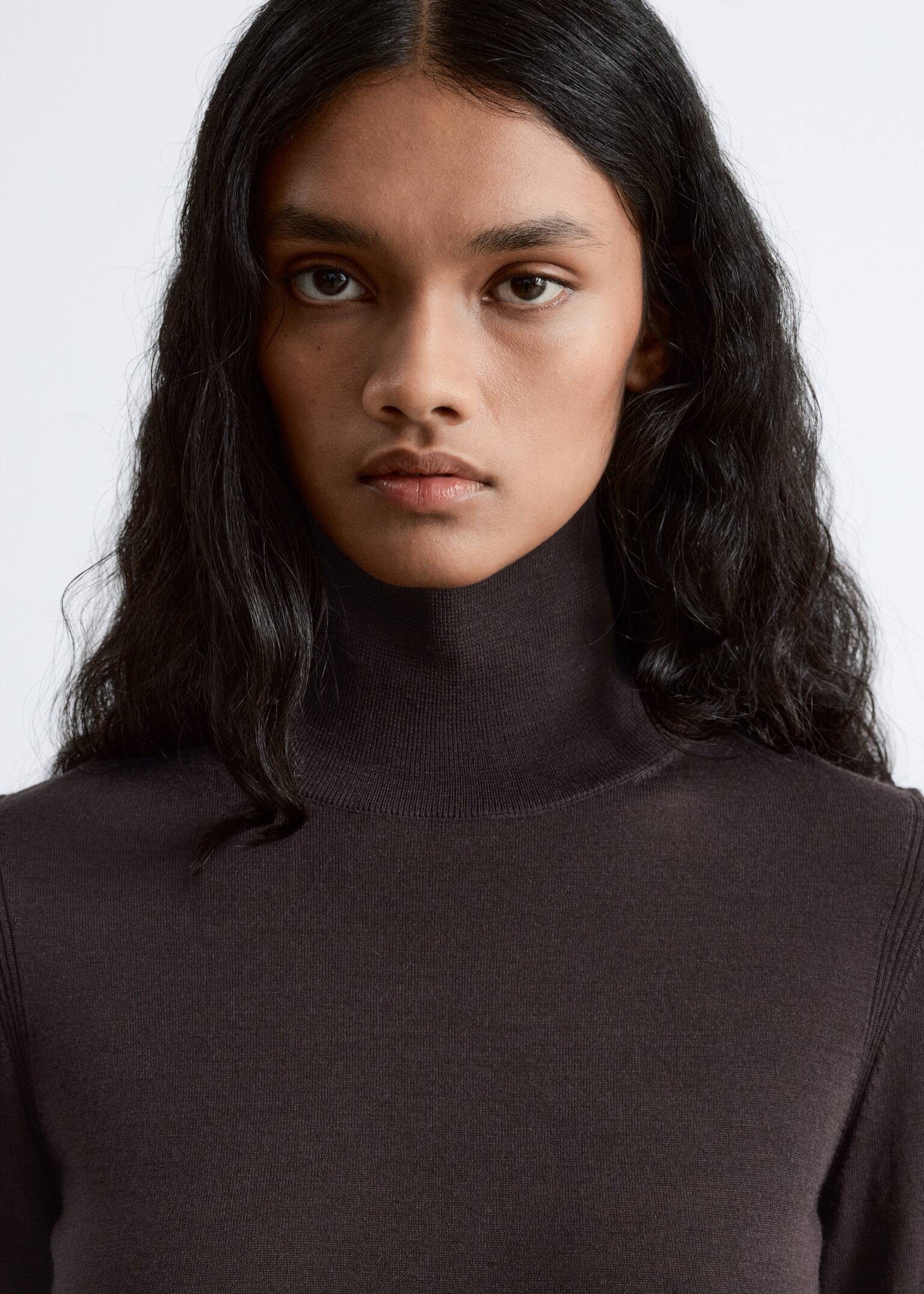 Thin-Knit Wool Turtleneck - Dark Brown/Dark Blue/Yellow/Light Purple - 3