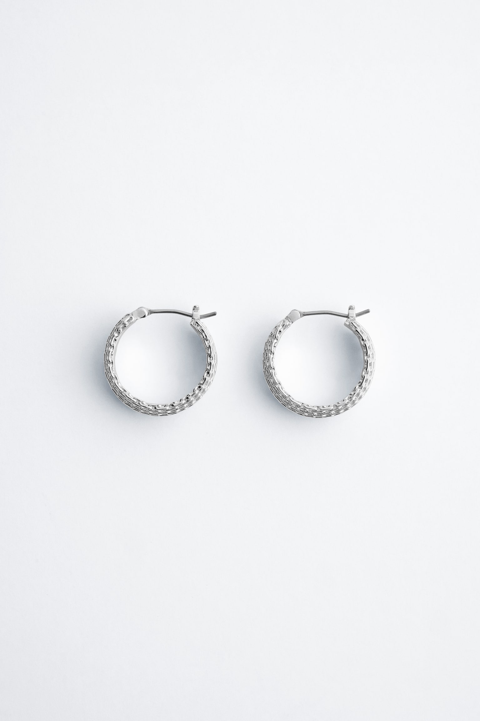 Pendientes de aro de latón inspirados en cadenas - Plata/Oro