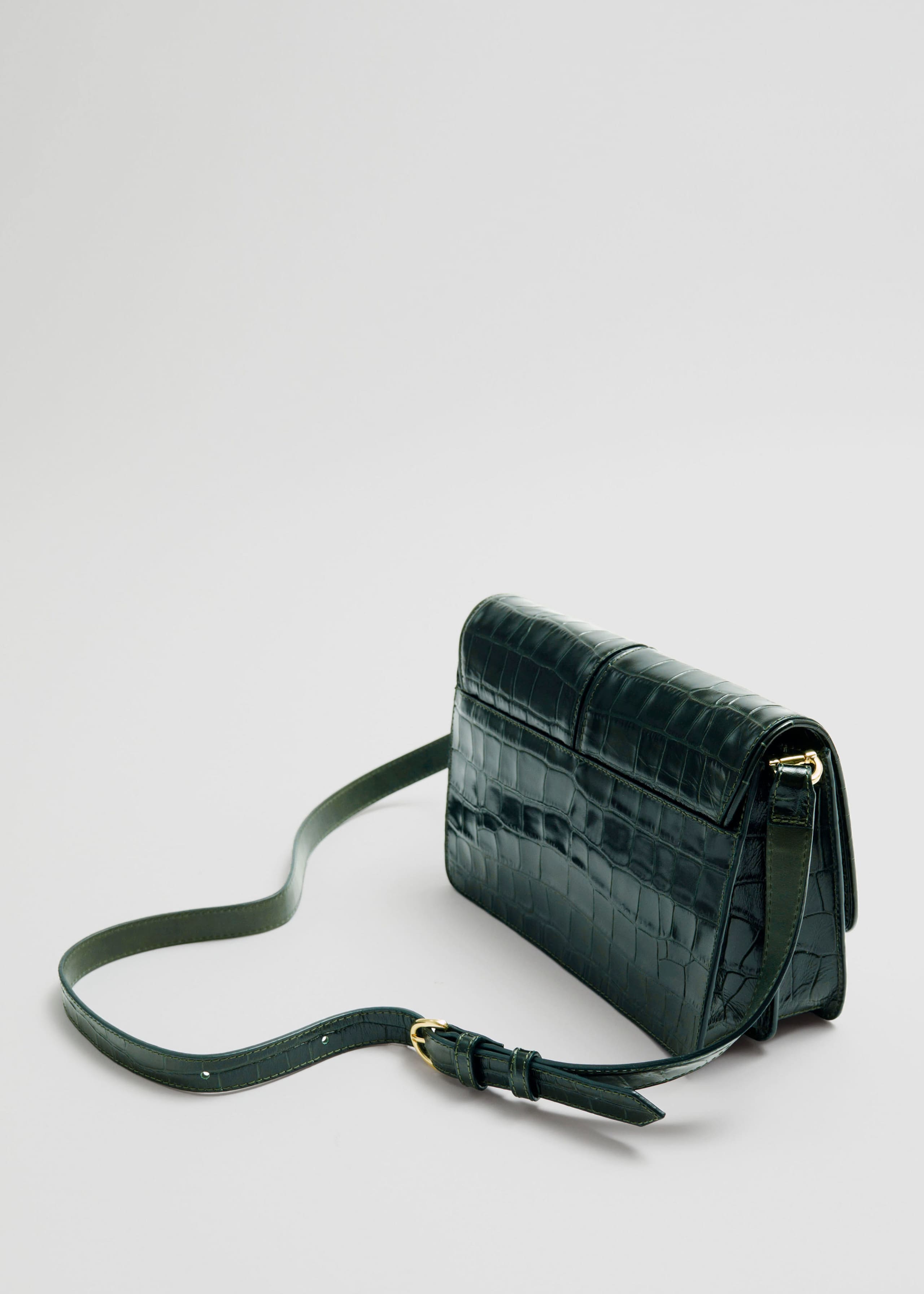 Lederhandtasche in Krokooptik - Dunkelgrün - Stillleben