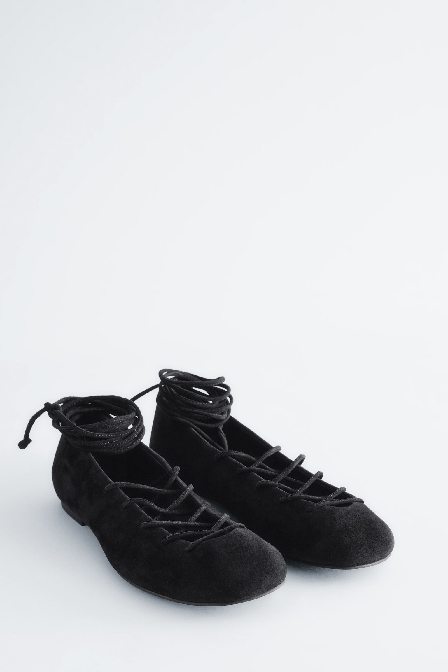 Кожени балерини с връзки - Черно/Бяло - 2