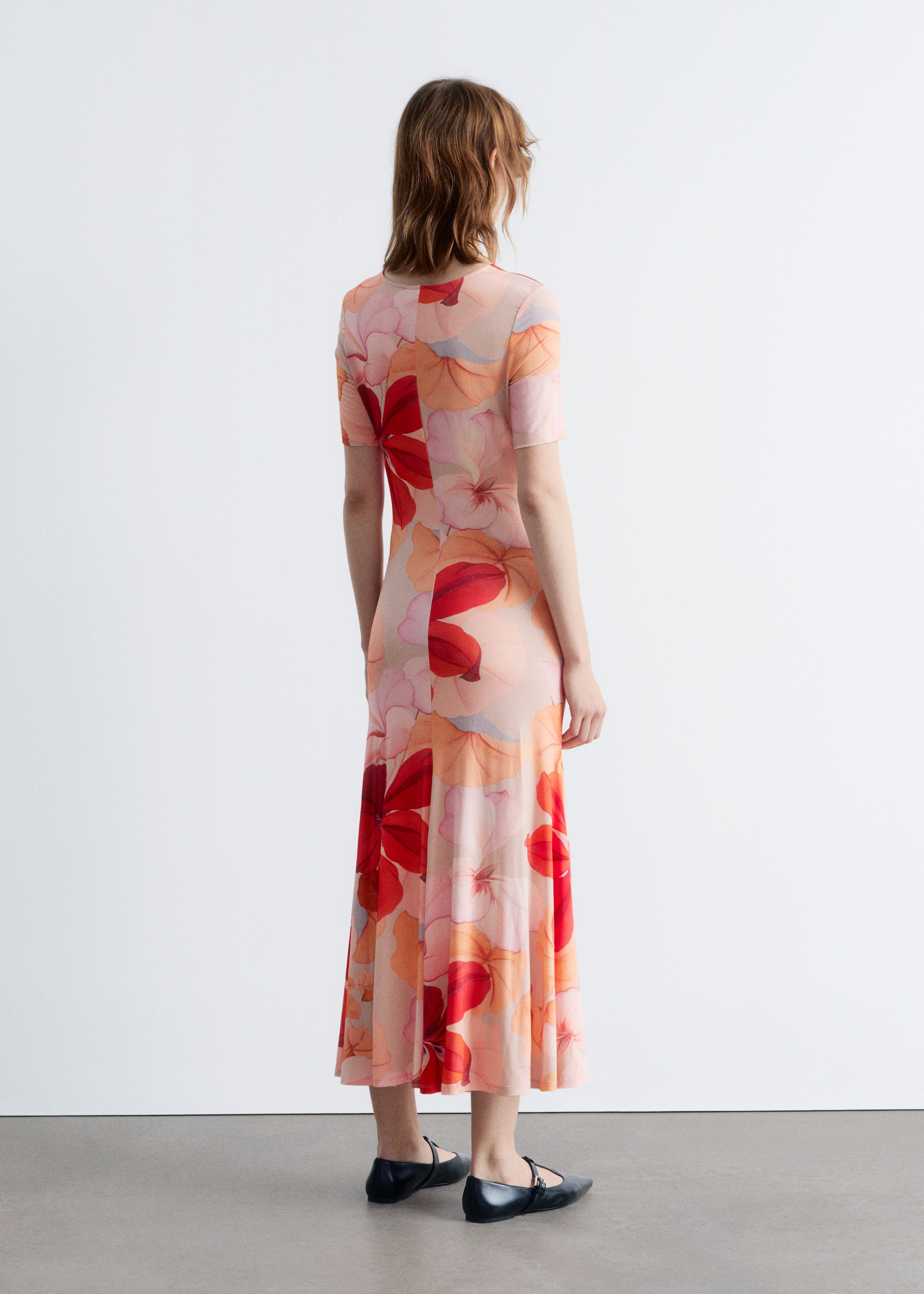 Agrandir l'image: Robe midi froncée à manches courtes - Imprimé floral orange/rouge - FEMME | H&M CH 6