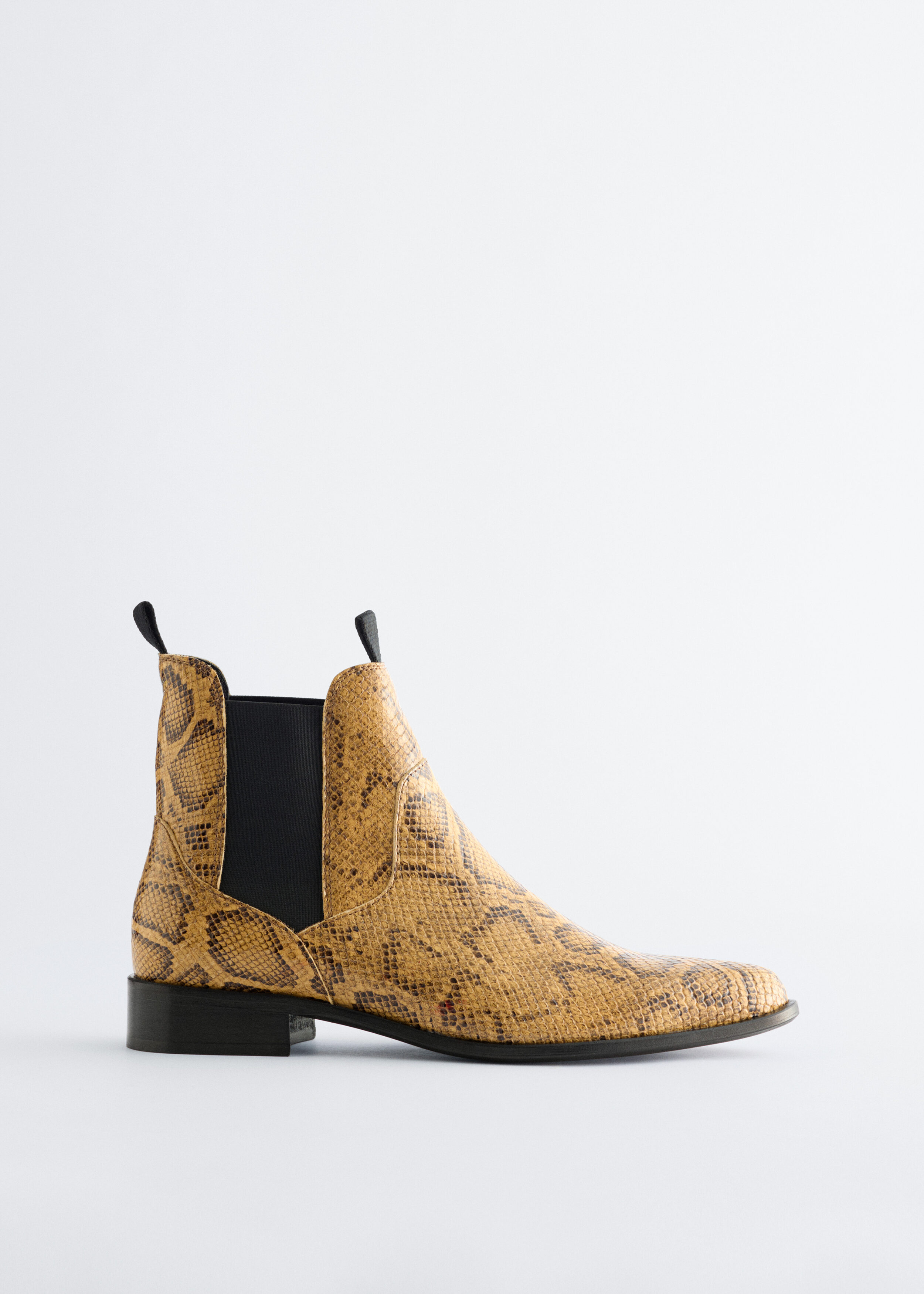 Pointed-Toe Leather Chelsea Boots