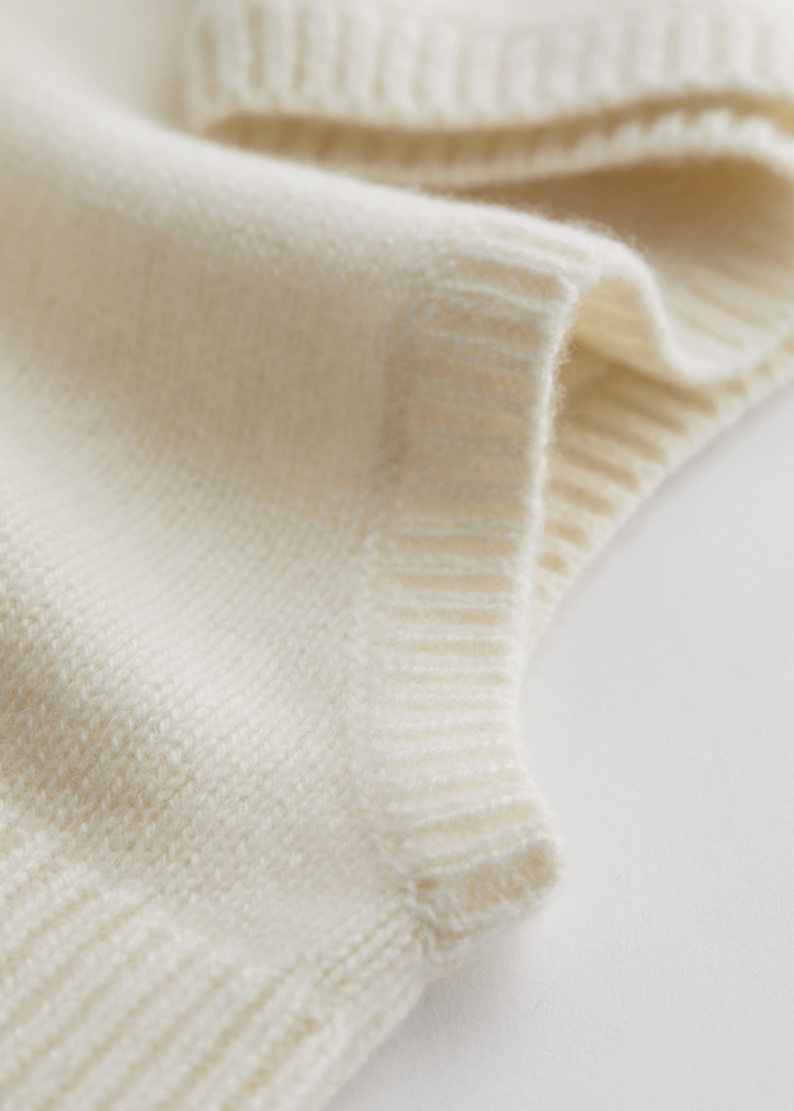 Cagoule ajustée en cachemire - {{variantName}} - Descriptive Detail