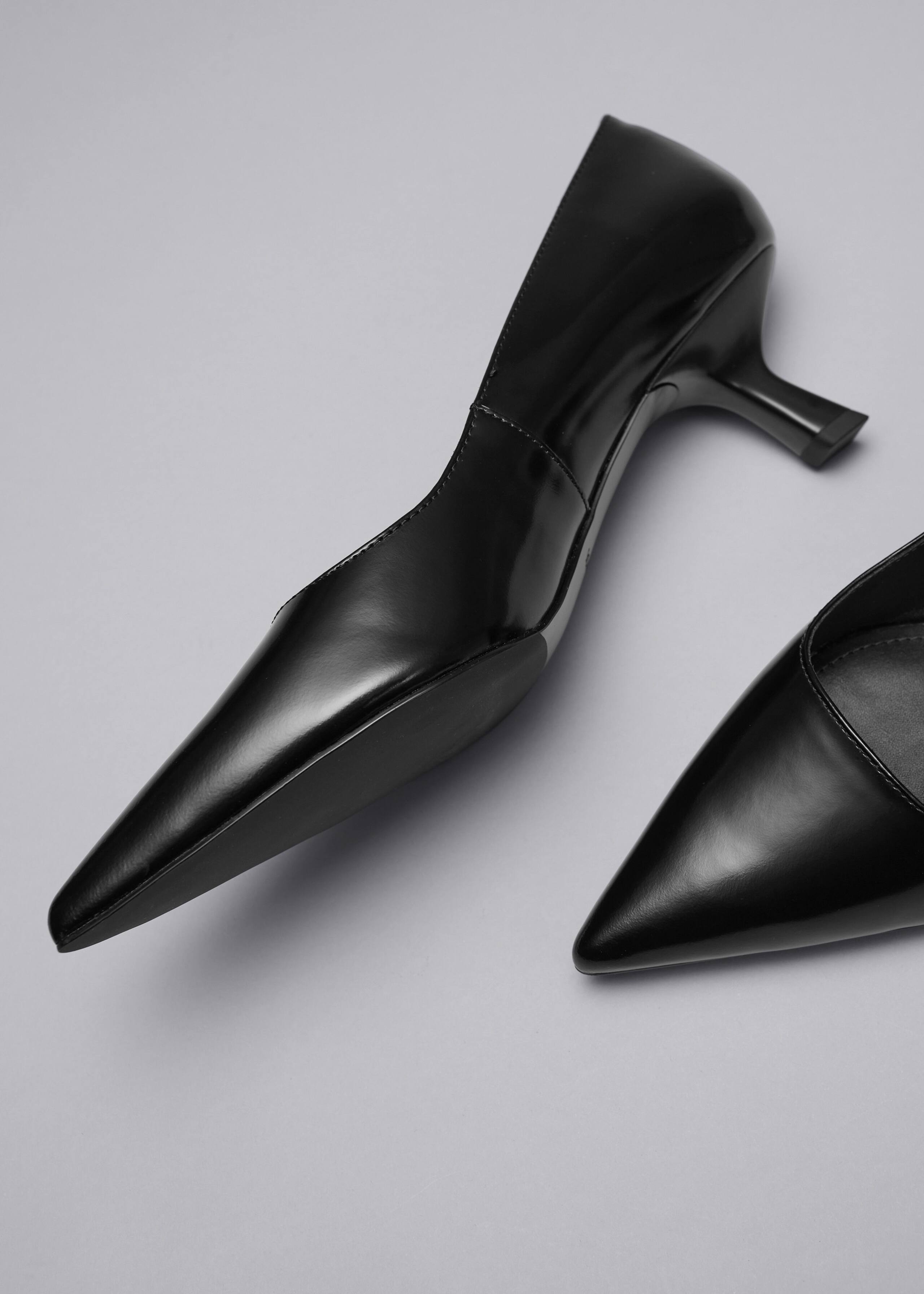 Point-Toe Pumps - {{variantName}} - Descriptive Detail