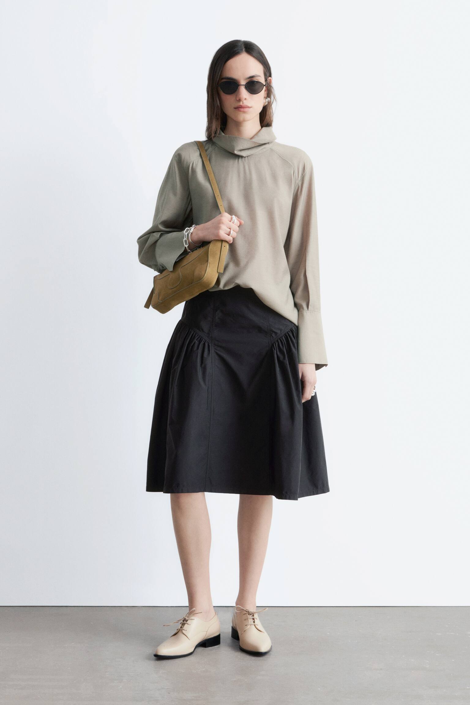 Puff A-line Midi Skirt - שחור - 1
