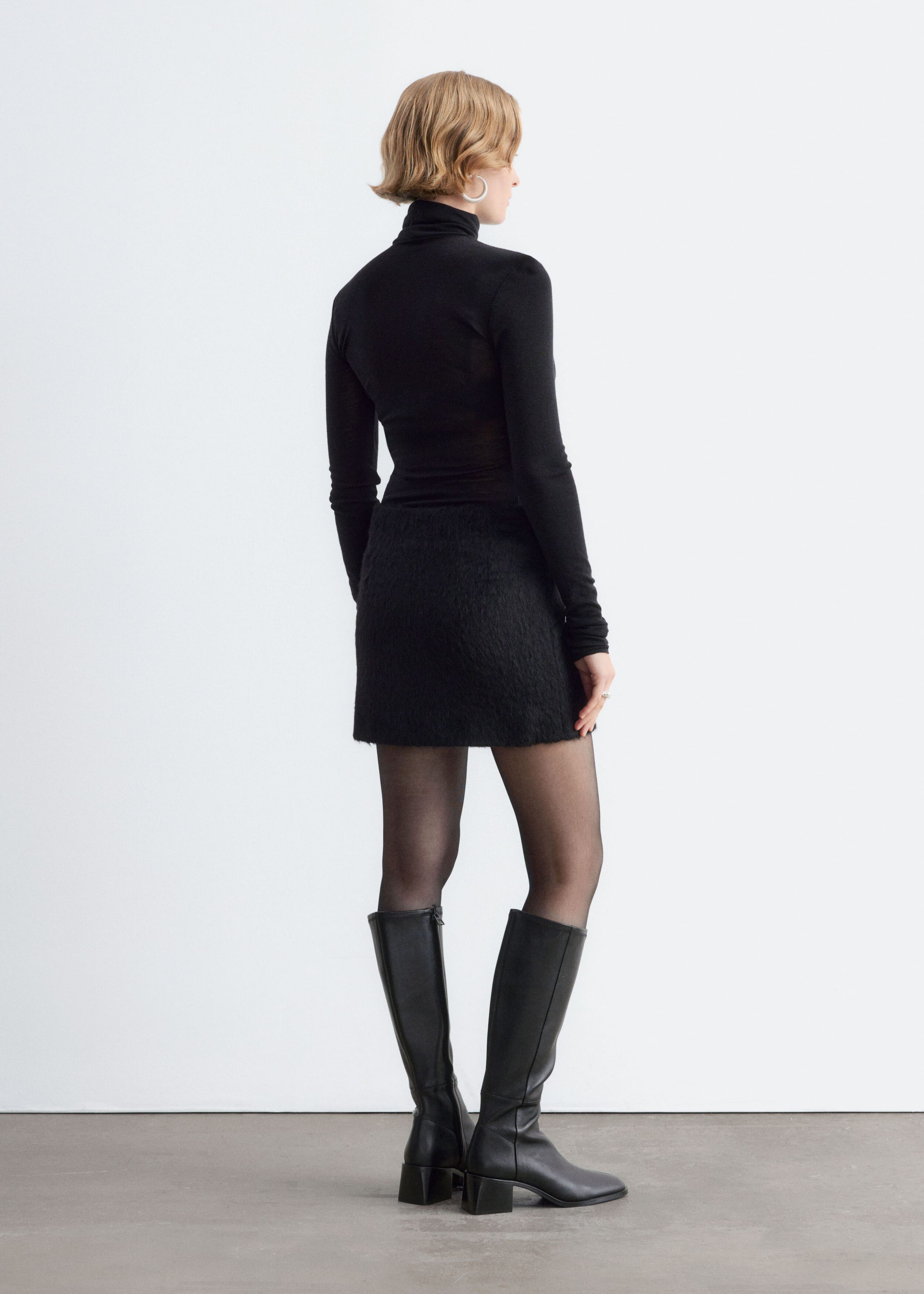 Spódniczka mini z niską talią – Czarny – Lookbook