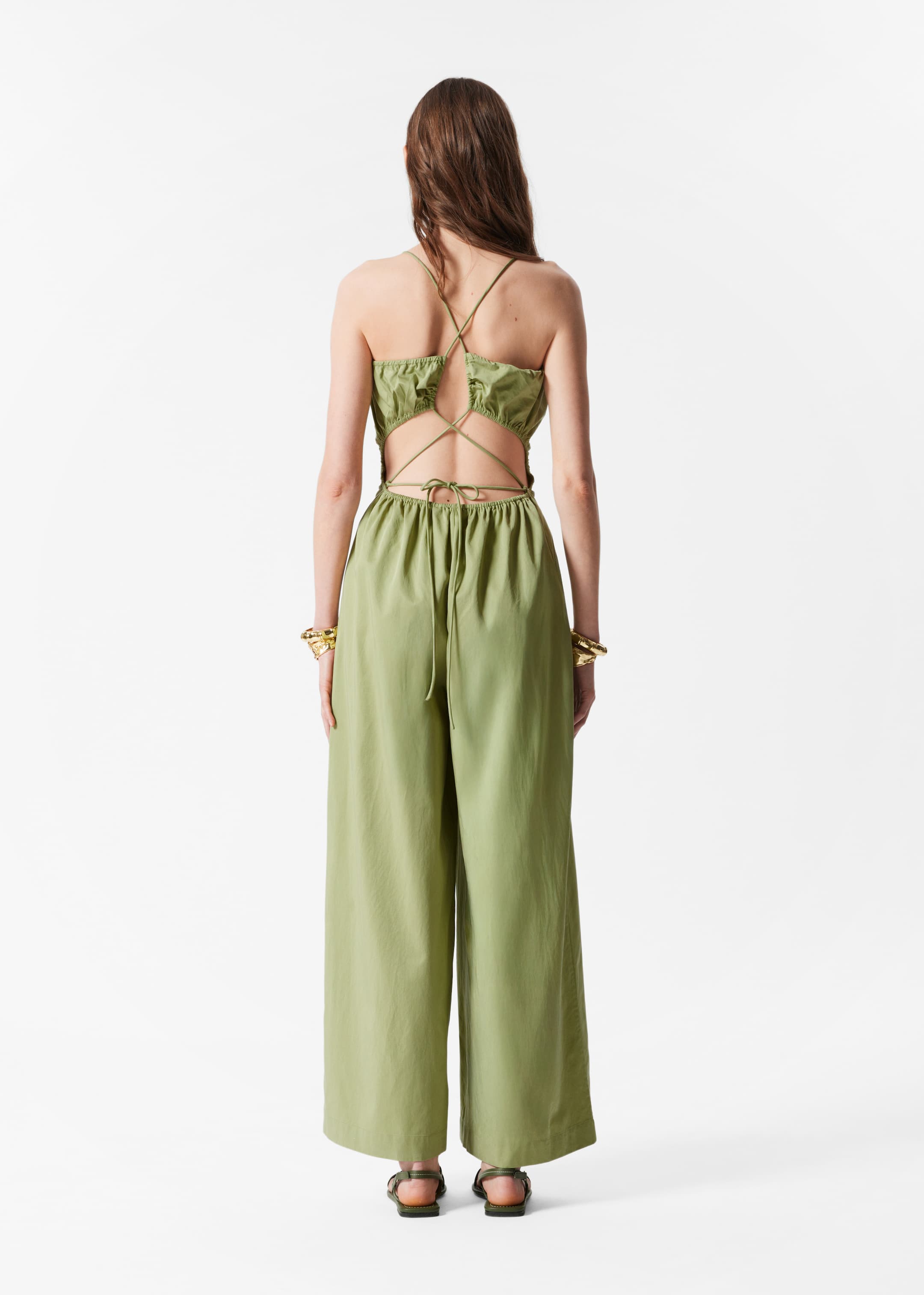 Visa större bild: Jumpsuit med vida ben och öppen rygg. - Ljusgrön - DAM | H&M FI 3