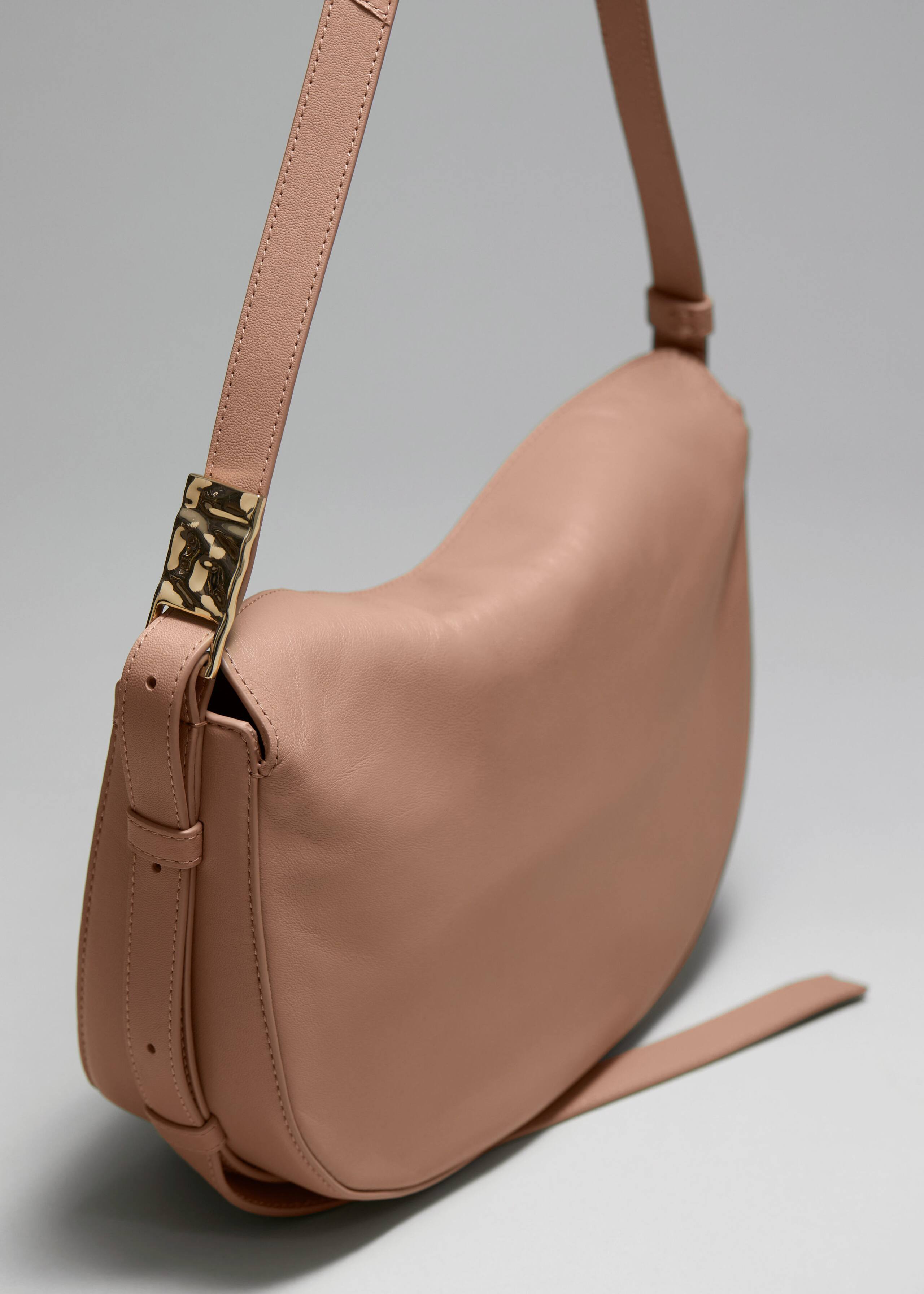 Borsa a spalla in pelle - {{variantName}} - Descrizione dettagliata