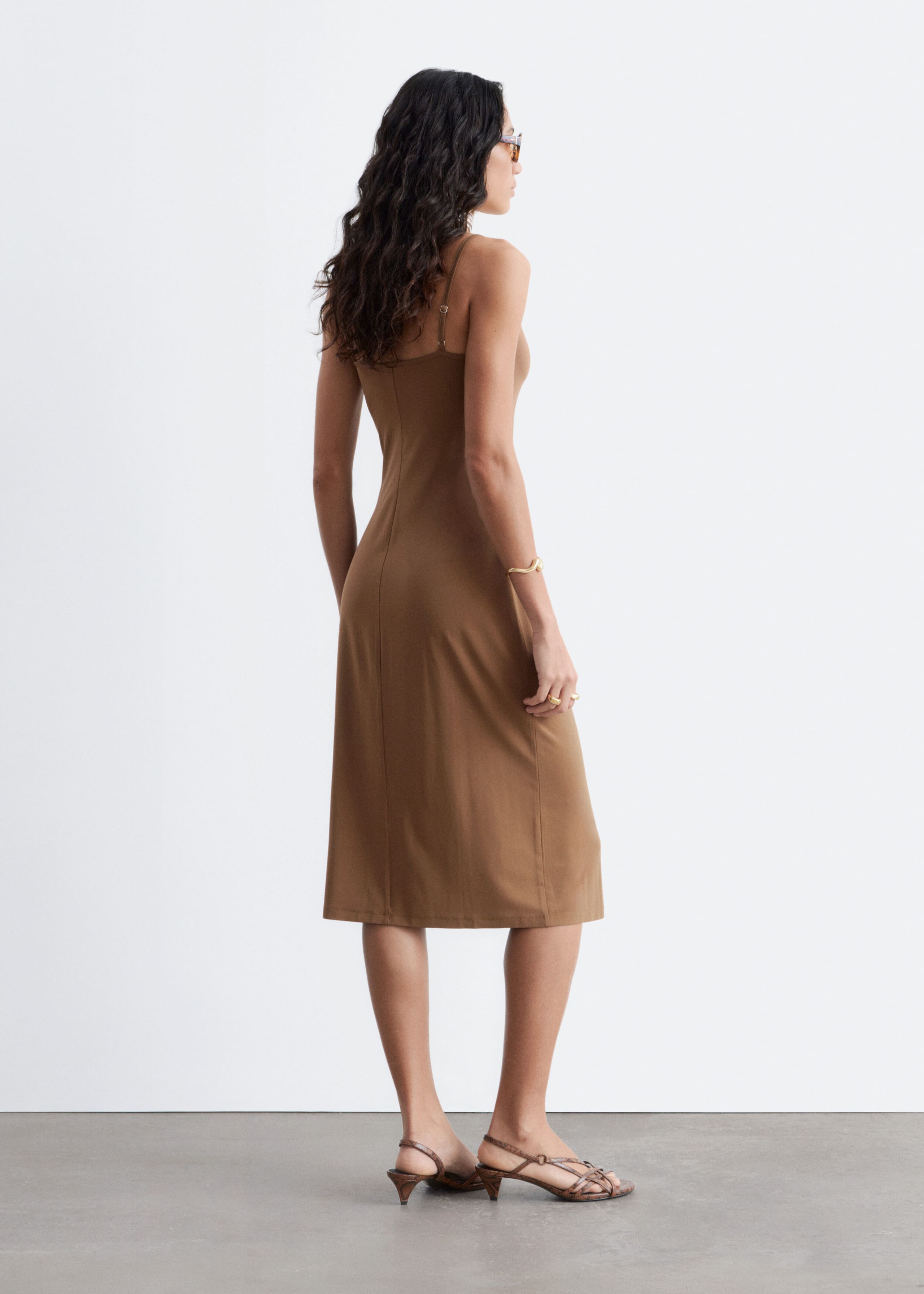 Stretch-Midi-Trägerkleid - Braun - Lookbook