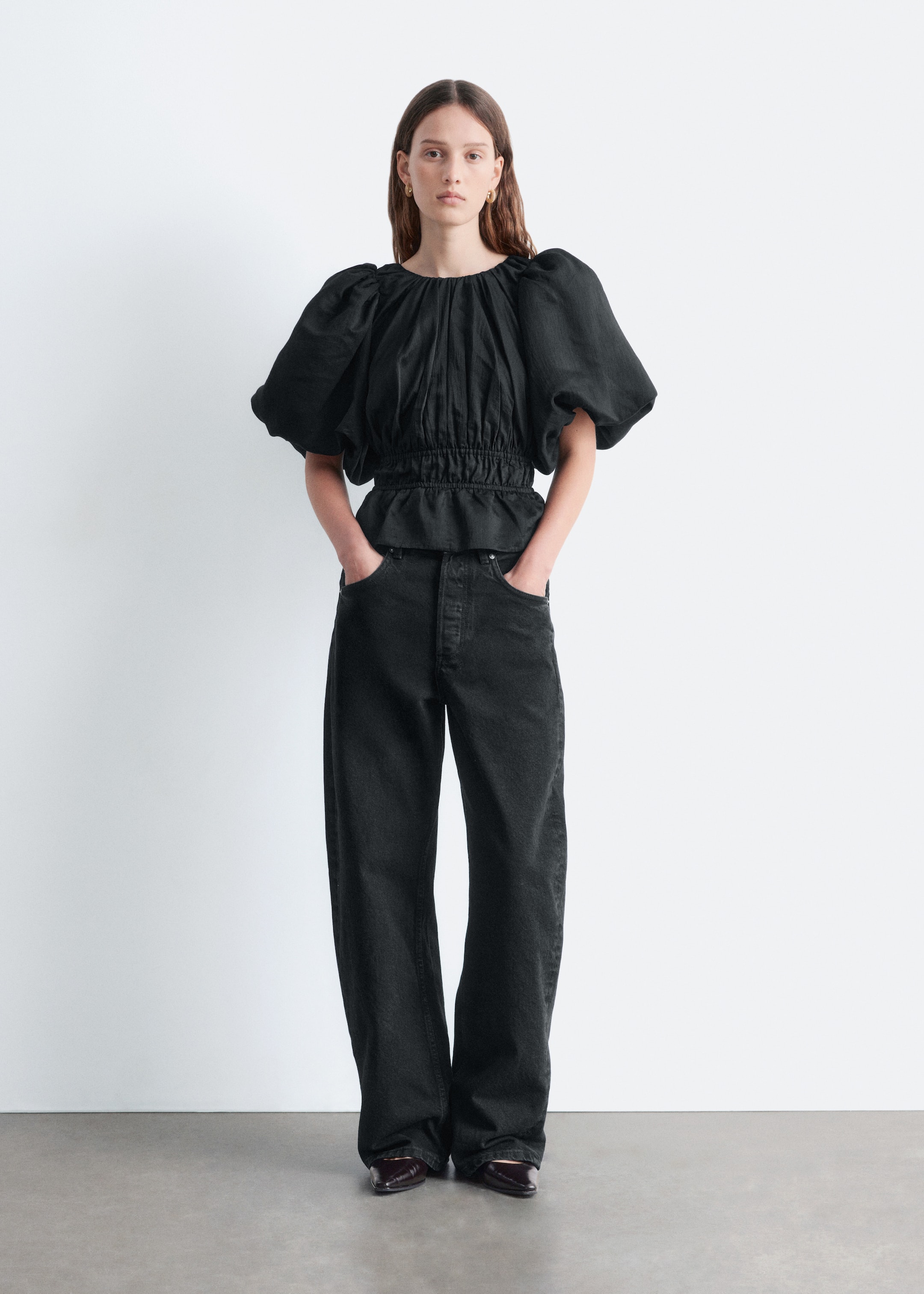 Visa större bild: Peplumtopp med puffärm - Svart | H&M SE 1