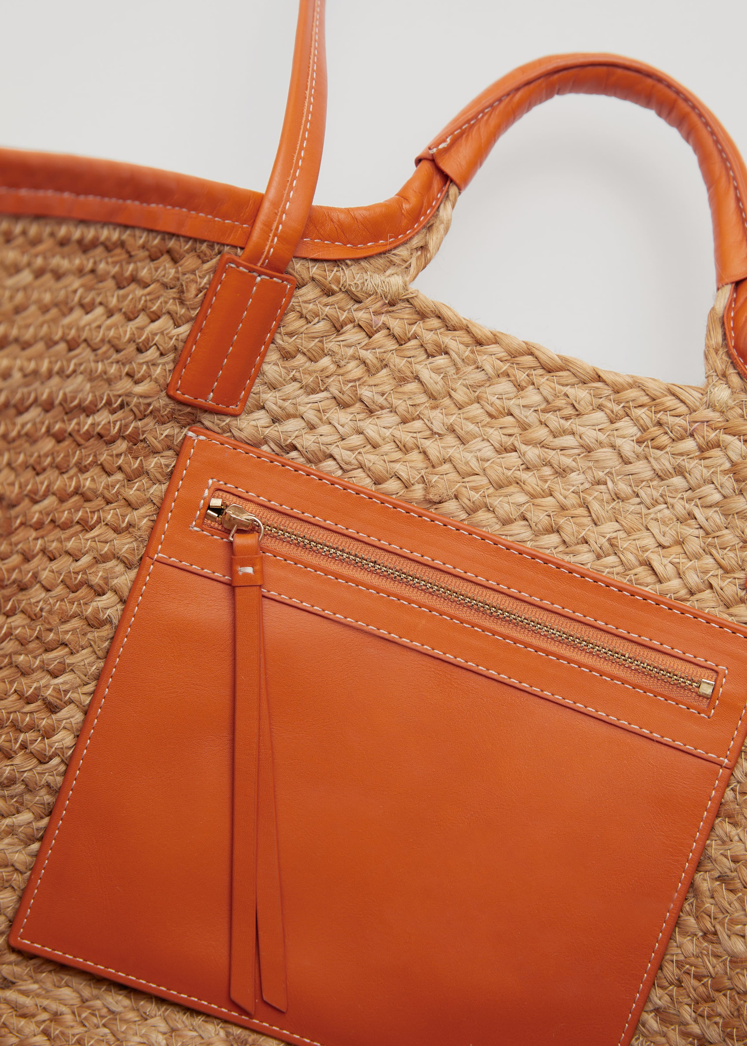 Sac fourre-tout en paille à bordures en cuir - {{variantName}} - Descriptive Detail