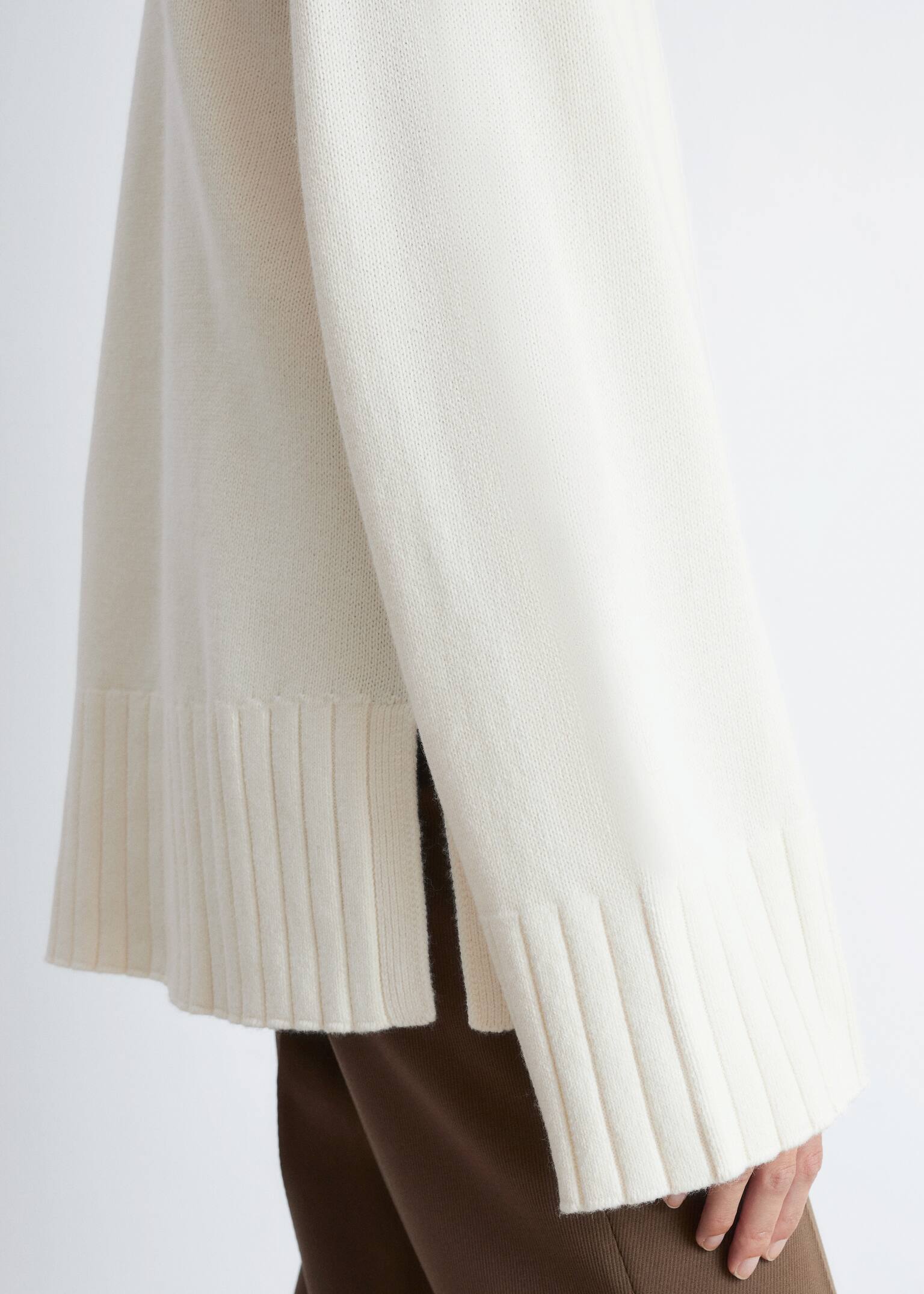 Relaxed Knit Sweater - White/Dark Brown - 3
