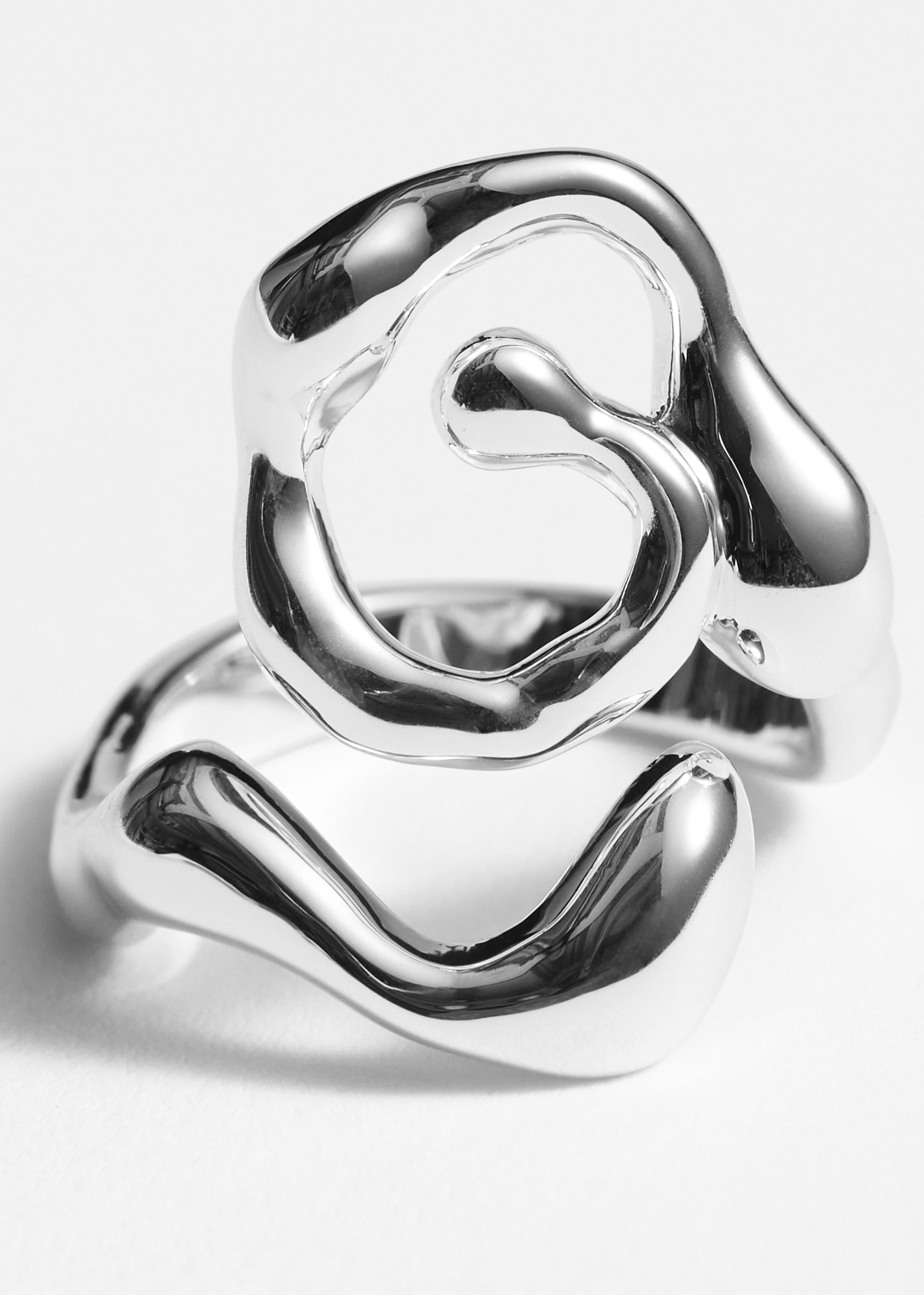 Molten Ring - {{variantName}} - Descriptive Detail