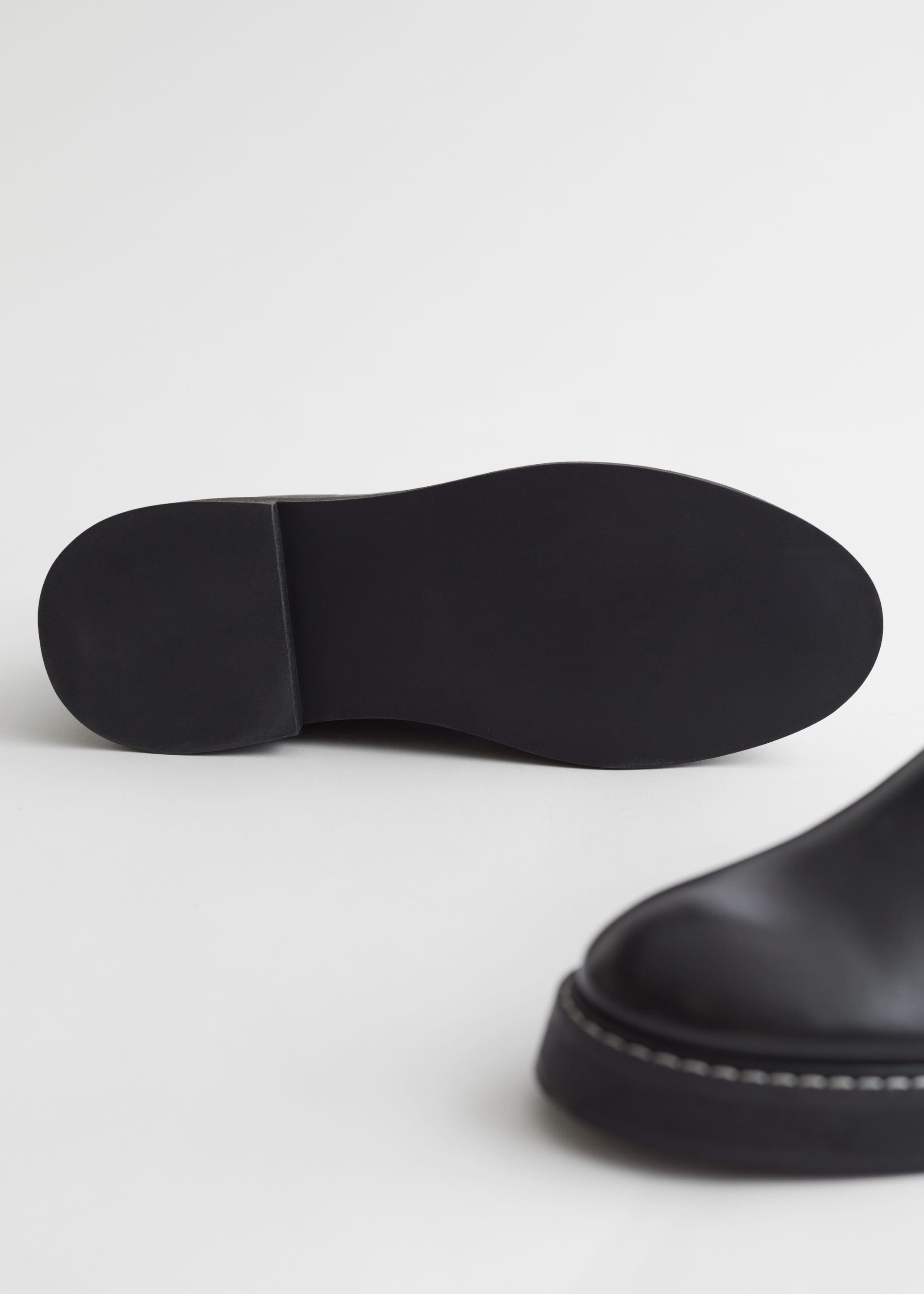 Leather Chelsea Boots - {{variantName}} - Descrizione dettagliata