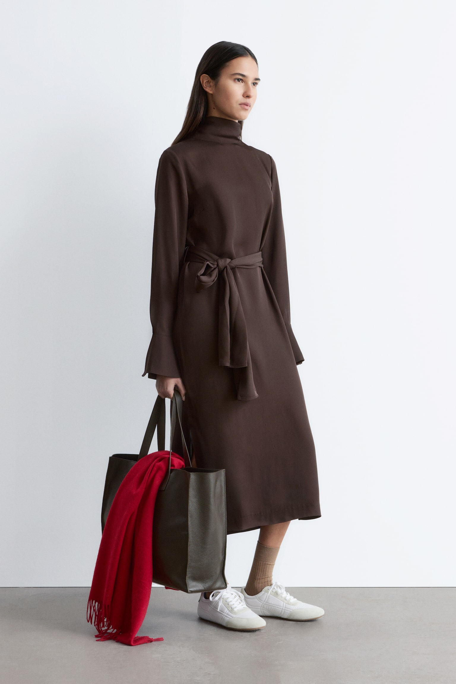 Midi-jurk met sjaalkraag - Donkerbruin - 9