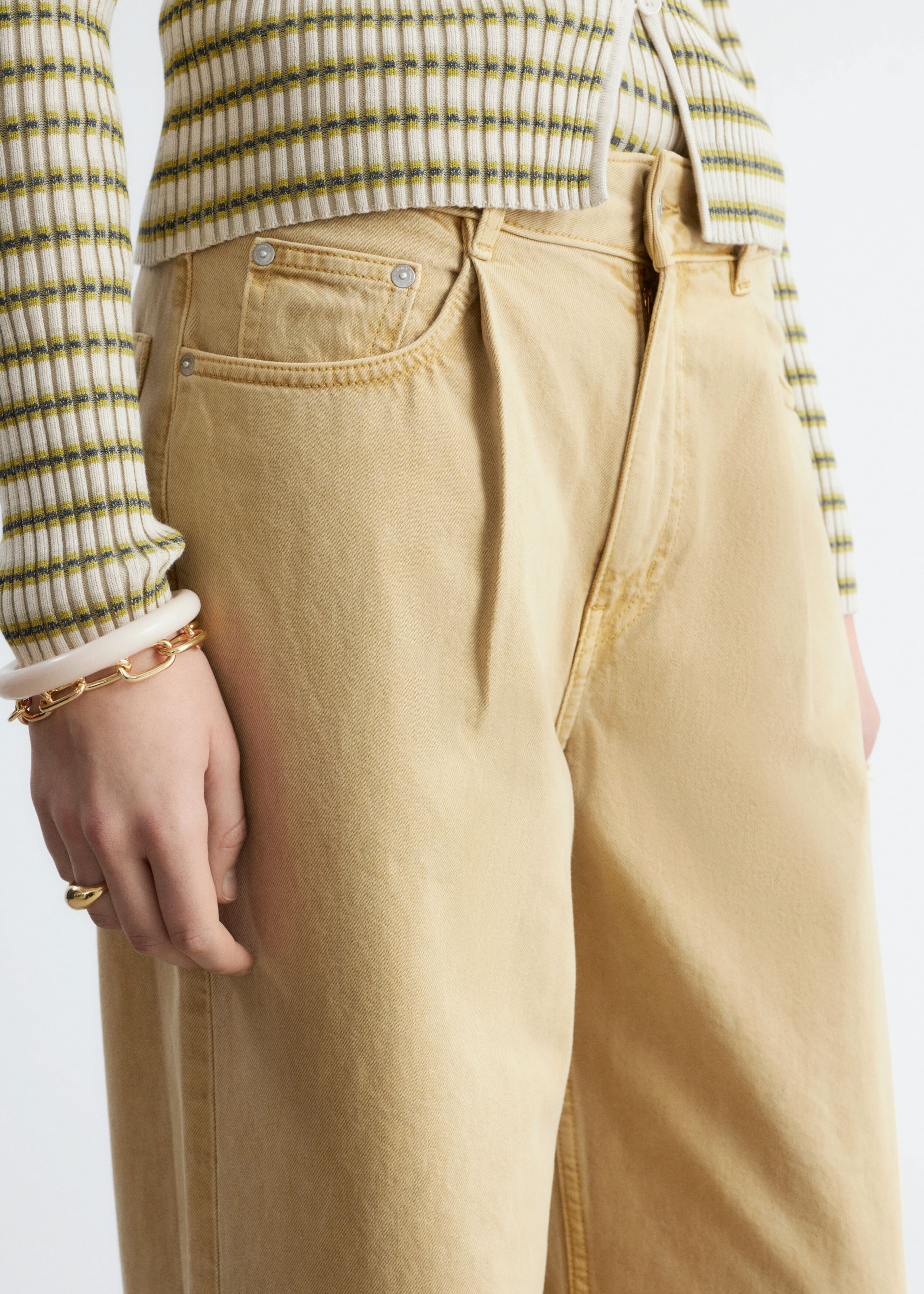 Image of Jeans med veckdetalj