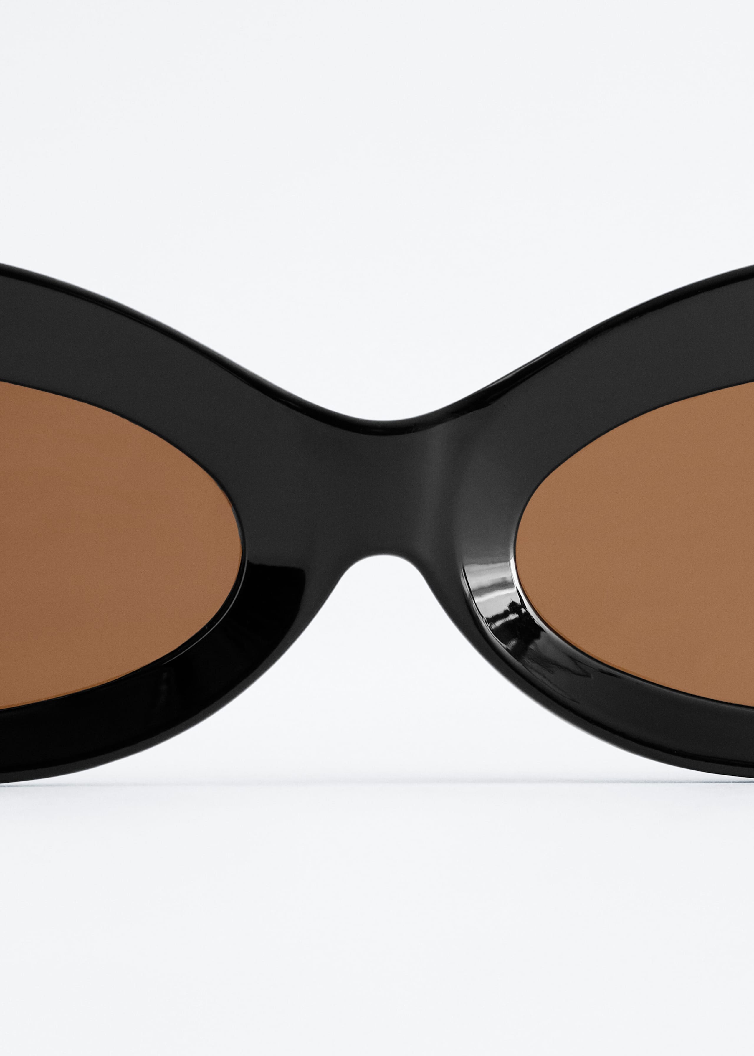 Sculpted Oval Sunglasses - {{variantName}} - Descriptive Detail