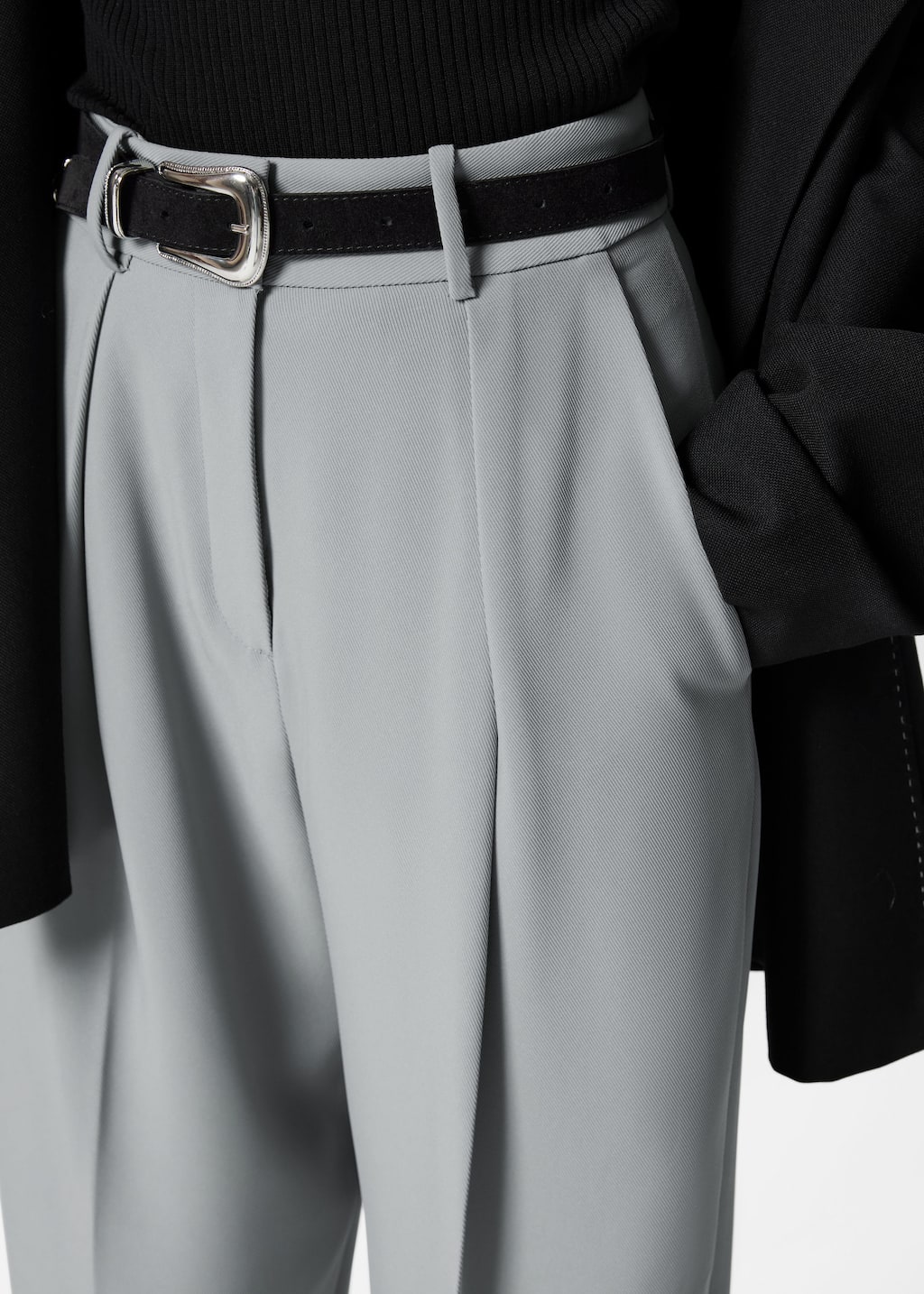 Pantalones sastre de corte ajustado al tobillo - Beige - Lookbook