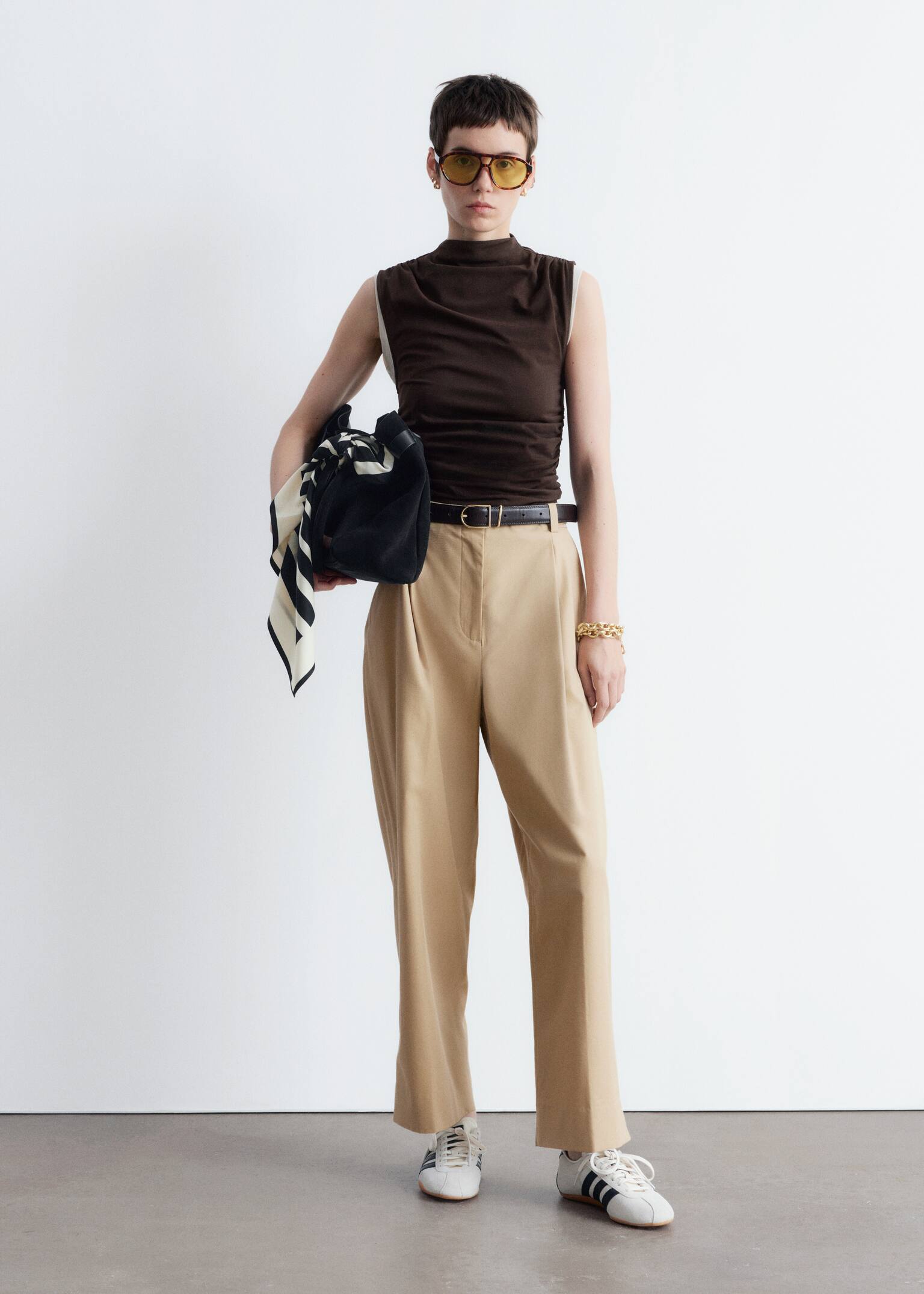 Suorat housut kapenevalla lahkeella - Beige/Musta - 6