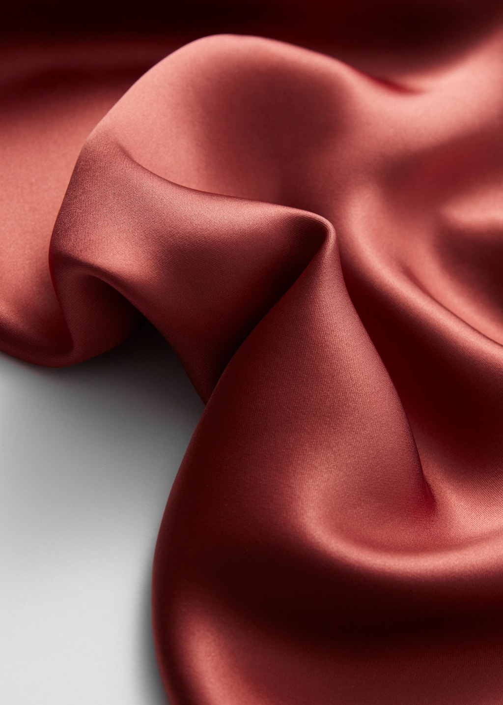 Robe midi en satin sans manches - {{variantName}} - Descriptive Detail