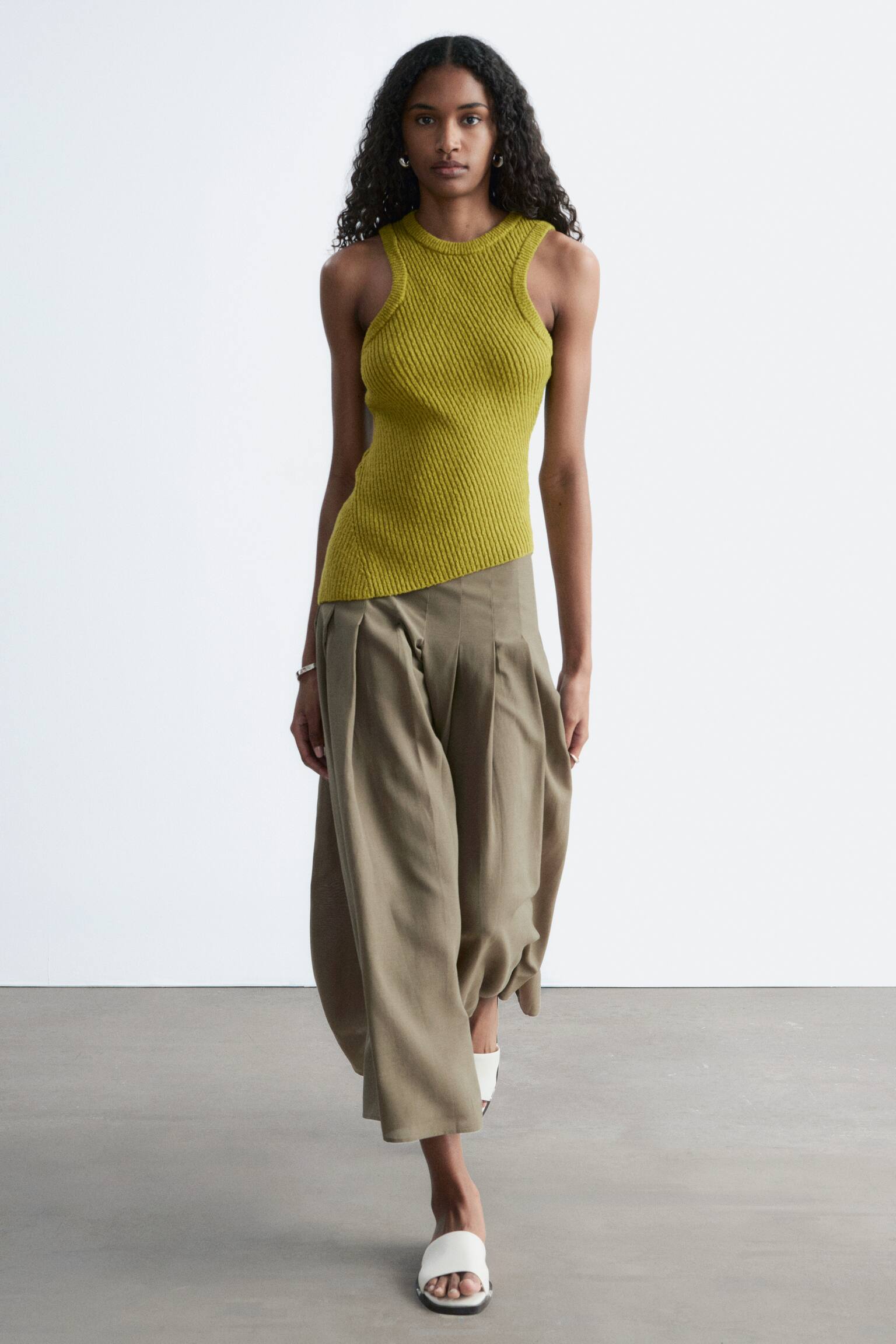 Plisovaná midi sukně - Khaki zelená - 4