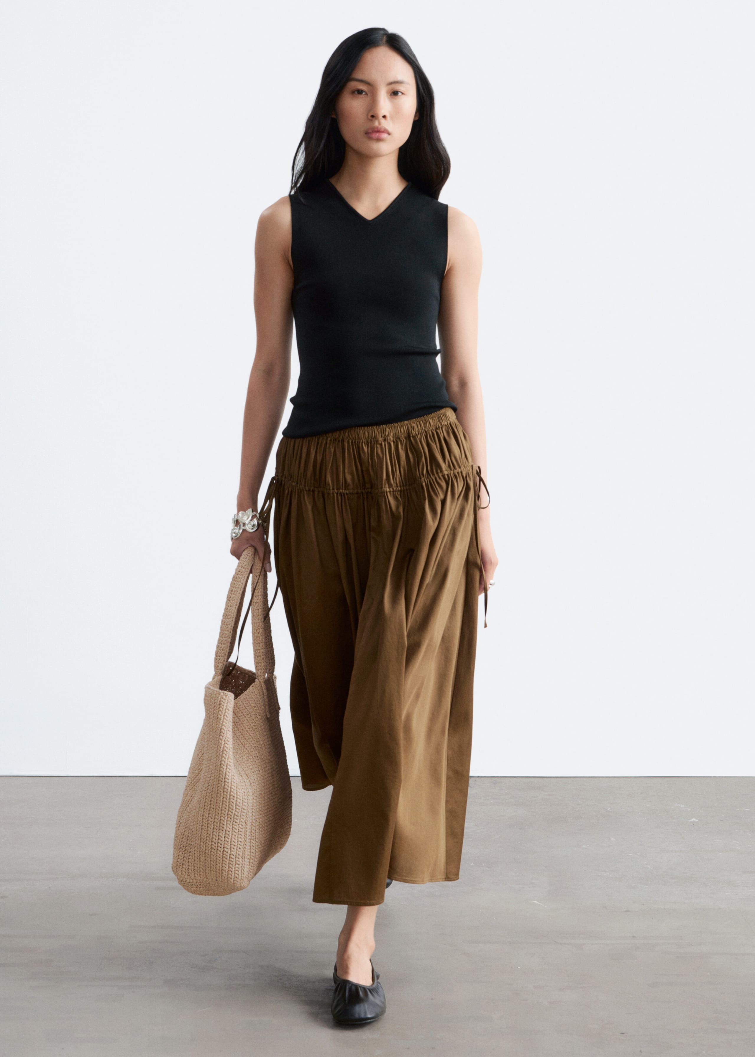 Image of Sleeveless V-Neck Knitted Top