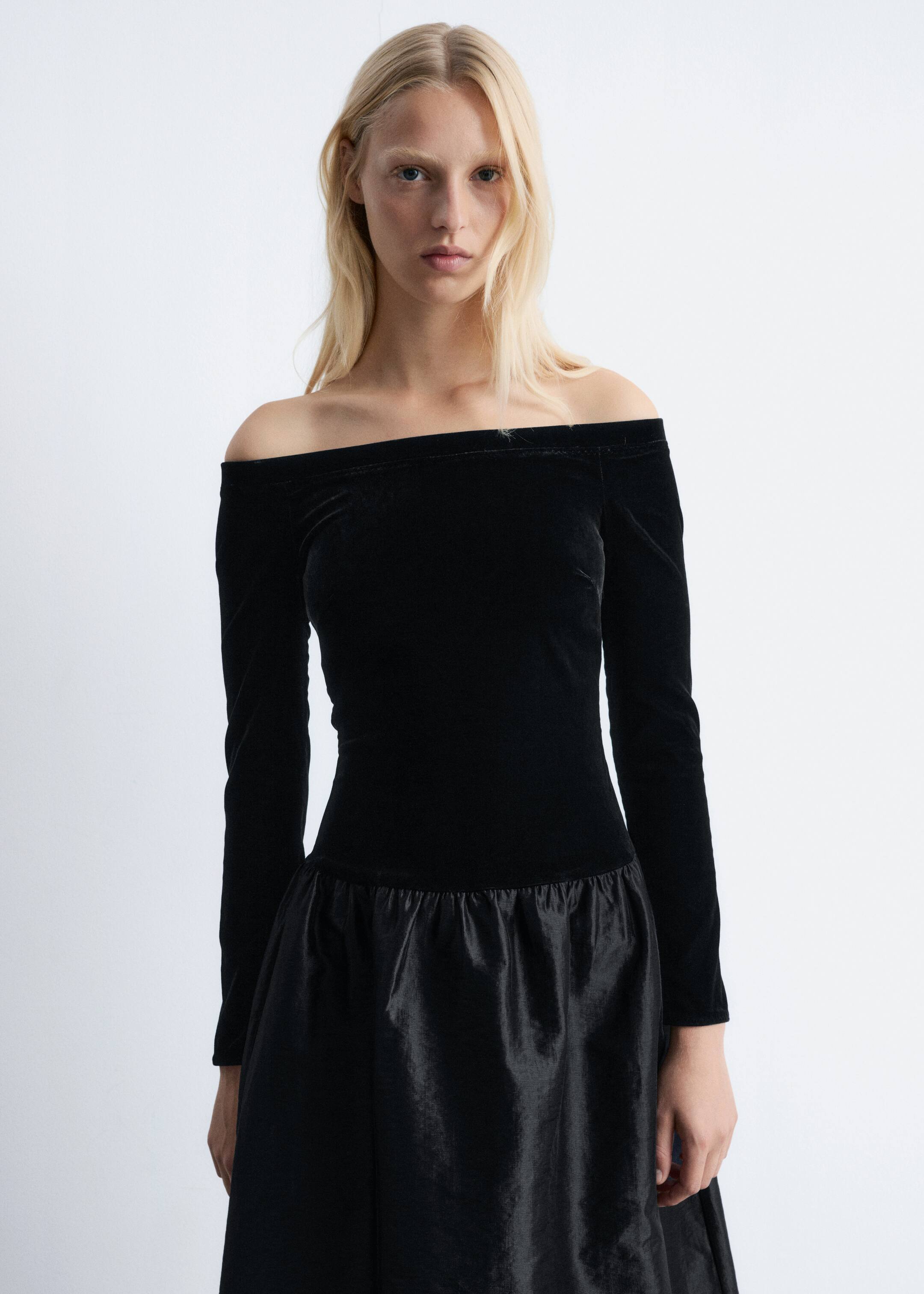 הצגת תמונה גדולה יותר: Off-Shoulder Velvet Midi Dress - שחור - Ladies | H&M IL 2