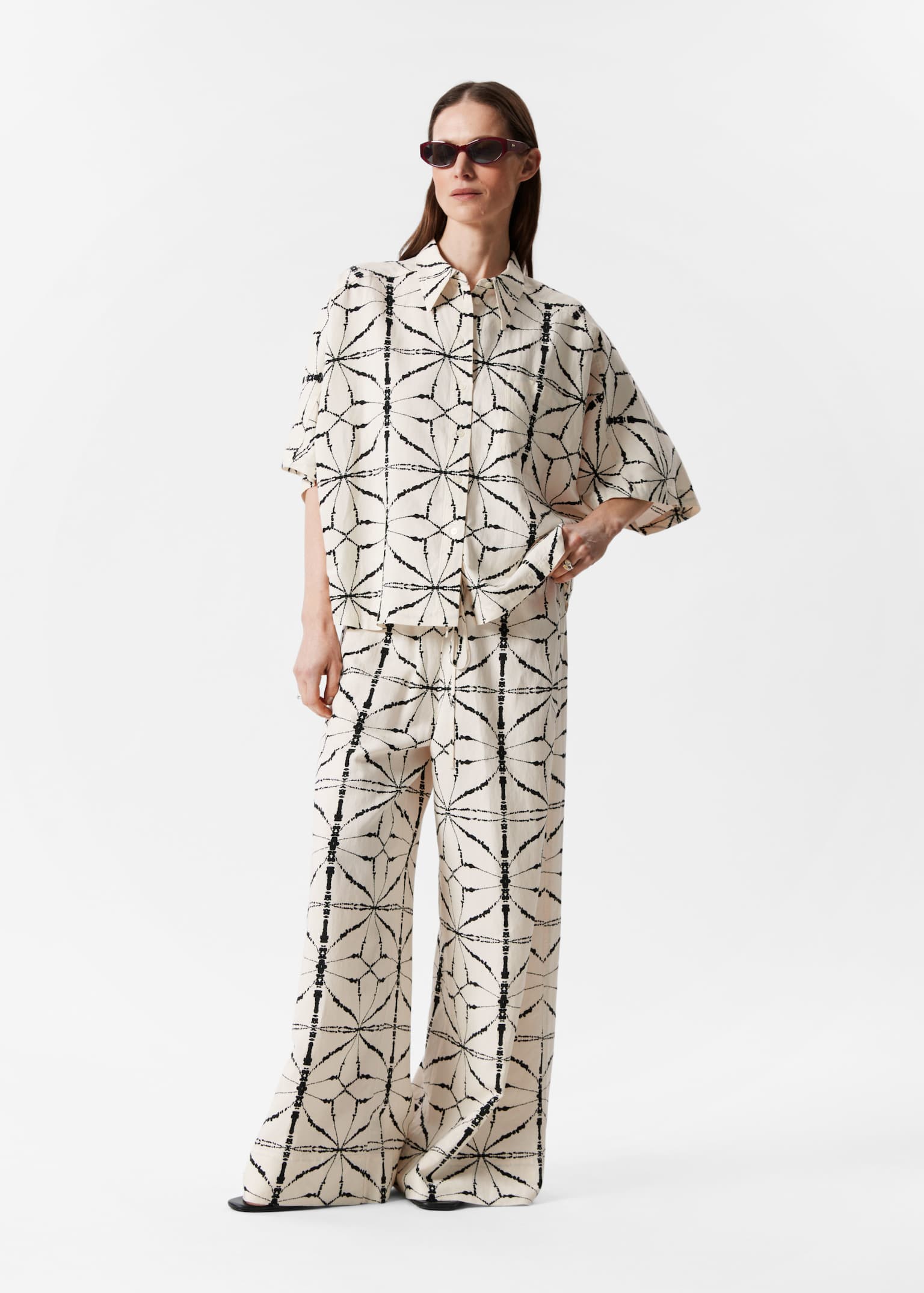 Pantaloni relaxați cu șnur - White/Black Pattern/Roșu