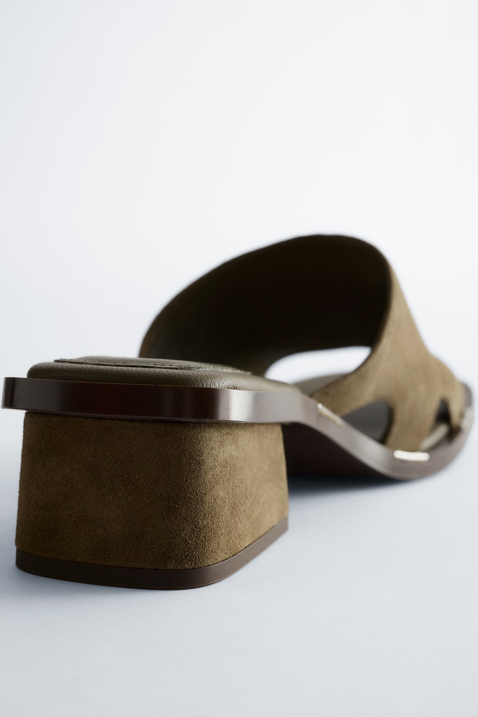 סנדלי עור עם עקב בלוק - ירוק - 4