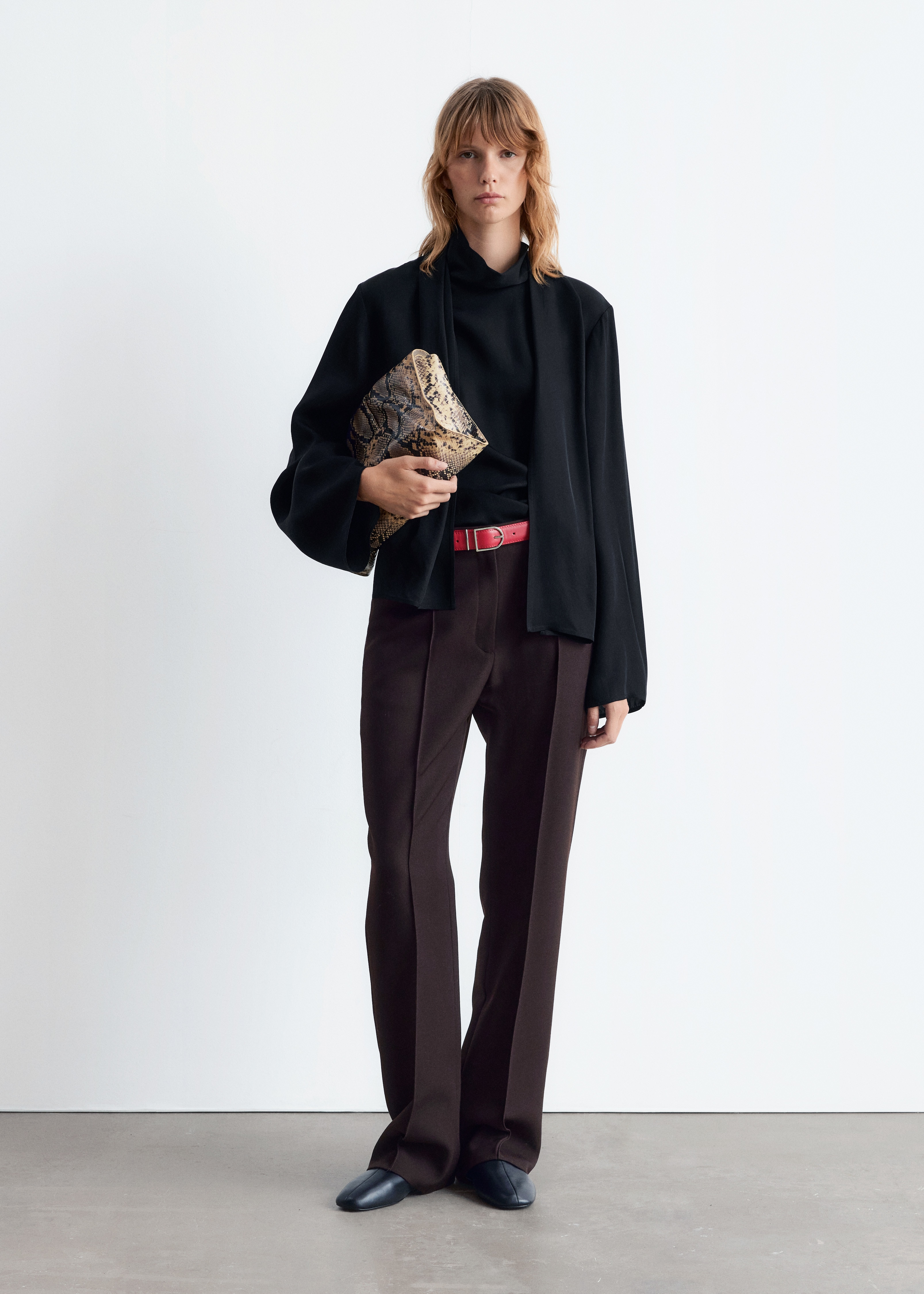 Сатенена блуза с шал - Черен/Бежово