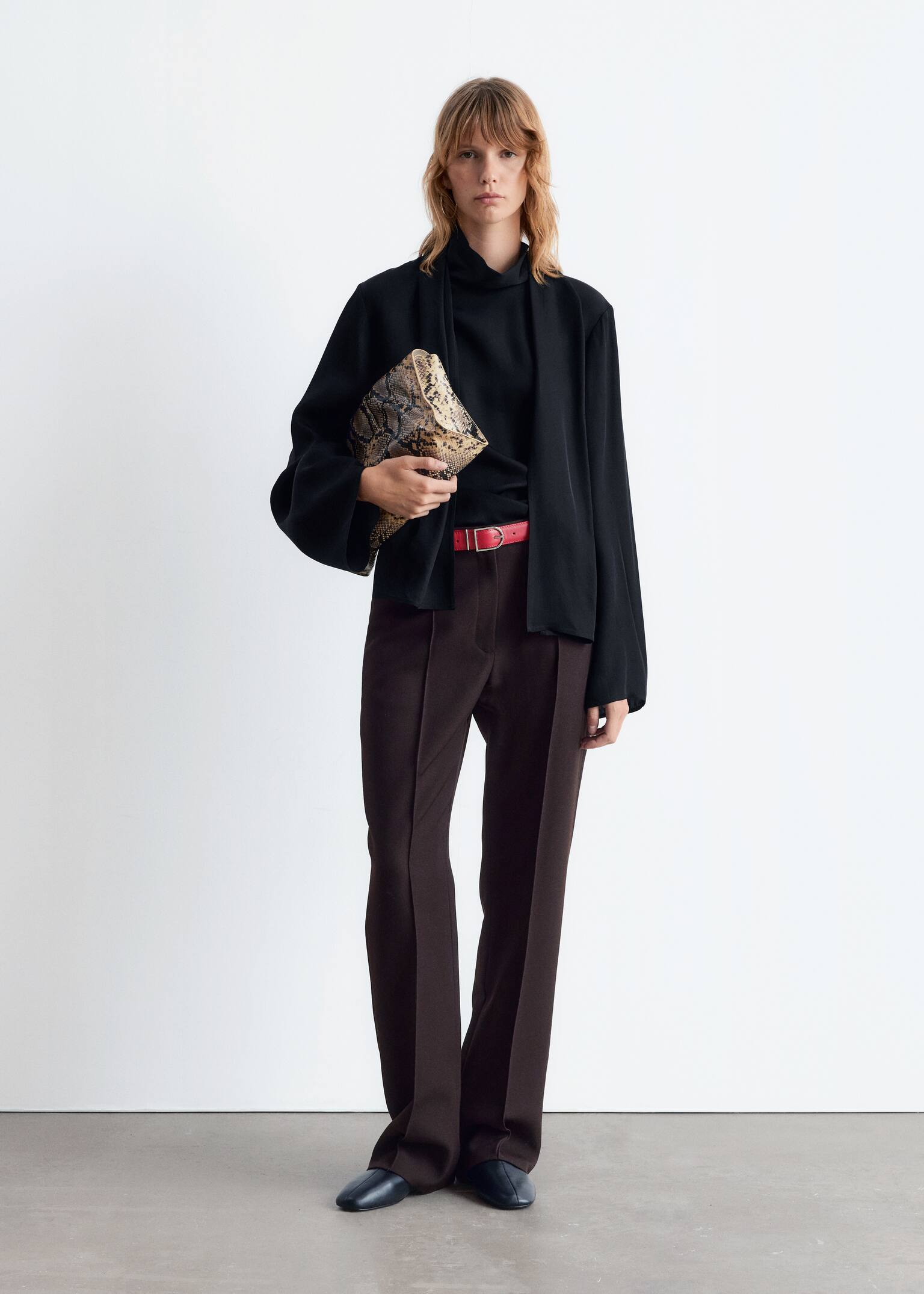 Blusa in raso con dettaglio sciarpa - Nero/Beige
