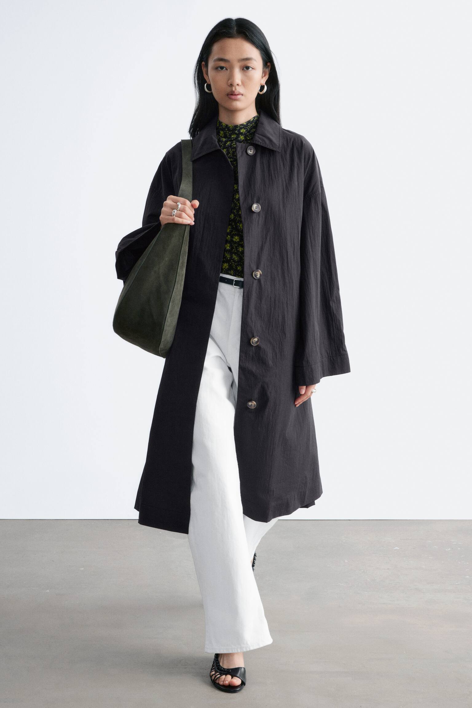 Płaszcz samochodowy z paskiem - Czarny/Jasnobeżowy - 4